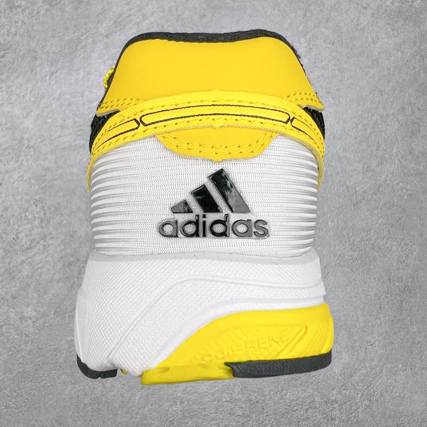 图片[8]-BAD BUNNY x AD Originals ADIZERO SL 72 联名柔软舒适防滑耐磨低帮生活休闲鞋 此番 Bad Bunny 和 adidas 以 Adizero SL 72 为蓝本，推出 3 款不同配色，设计灵感汲取自复古跑鞋 SL 72 ，将经典元素与现代风尚相融合，打造出别具一格的鞋履。鞋面采用多层次叠加设计，很有层次感，吸引人。选用华夫格网、绒面革、皮革和灯芯绒等优质材料。鞋身上的 “ Para Bad Bunny ”中足标识与双阿迪达斯标志，彰显了双方的合作身份。搭载 Adizero 泡棉中底，确保卓越的舒适性与性能表现。尺码：36 36.5 37.5 38 38.5 39 40 40.5 41 42 42.5 43 44 44.5 45-选品中心