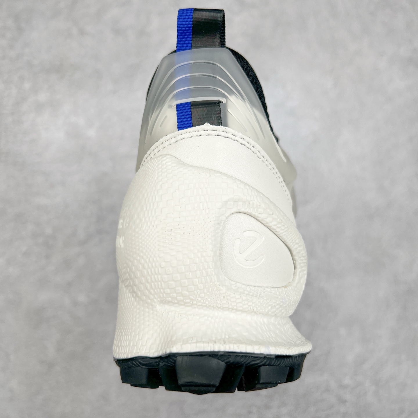 图片[8]-ECCO爱步男士15周年 运动休闲鞋 轻便缓震跑步鞋 健步BIOMC 市面最高版本 甄选优质皮面搭配纺织衬里，脚感柔软舒适，透气不闷脚 鞋舌及鞋垫上的周年LOGO设计 纪念属于BIOM的15载生机之旅 自然律动科技，符合人体工学鞋楦，贴近足部天然形态 直接注塑工艺连接鞋面与鞋底，一体成型，合脚稳固 橡胶外底适应多种形态，抓地耐磨，稳定支撑 都市探索 步履悠然 尺码：39 40 41 42 43 44 （正常码）-选品中心