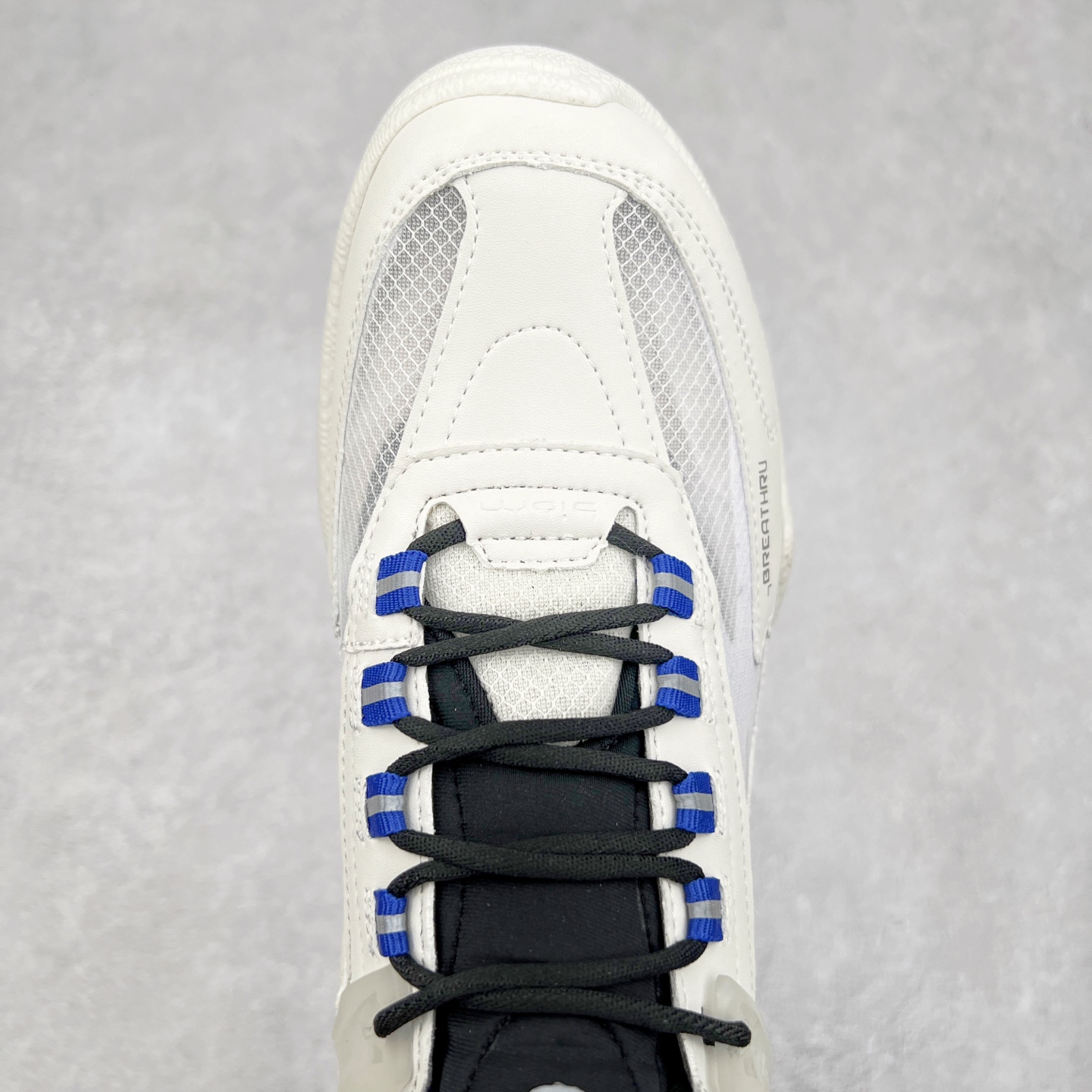 图片[4]-ECCO爱步男士15周年 运动休闲鞋 轻便缓震跑步鞋 健步BIOMC 市面最高版本 甄选优质皮面搭配纺织衬里，脚感柔软舒适，透气不闷脚 鞋舌及鞋垫上的周年LOGO设计 纪念属于BIOM的15载生机之旅 自然律动科技，符合人体工学鞋楦，贴近足部天然形态 直接注塑工艺连接鞋面与鞋底，一体成型，合脚稳固 橡胶外底适应多种形态，抓地耐磨，稳定支撑 都市探索 步履悠然 尺码：39 40 41 42 43 44 （正常码）-选品中心