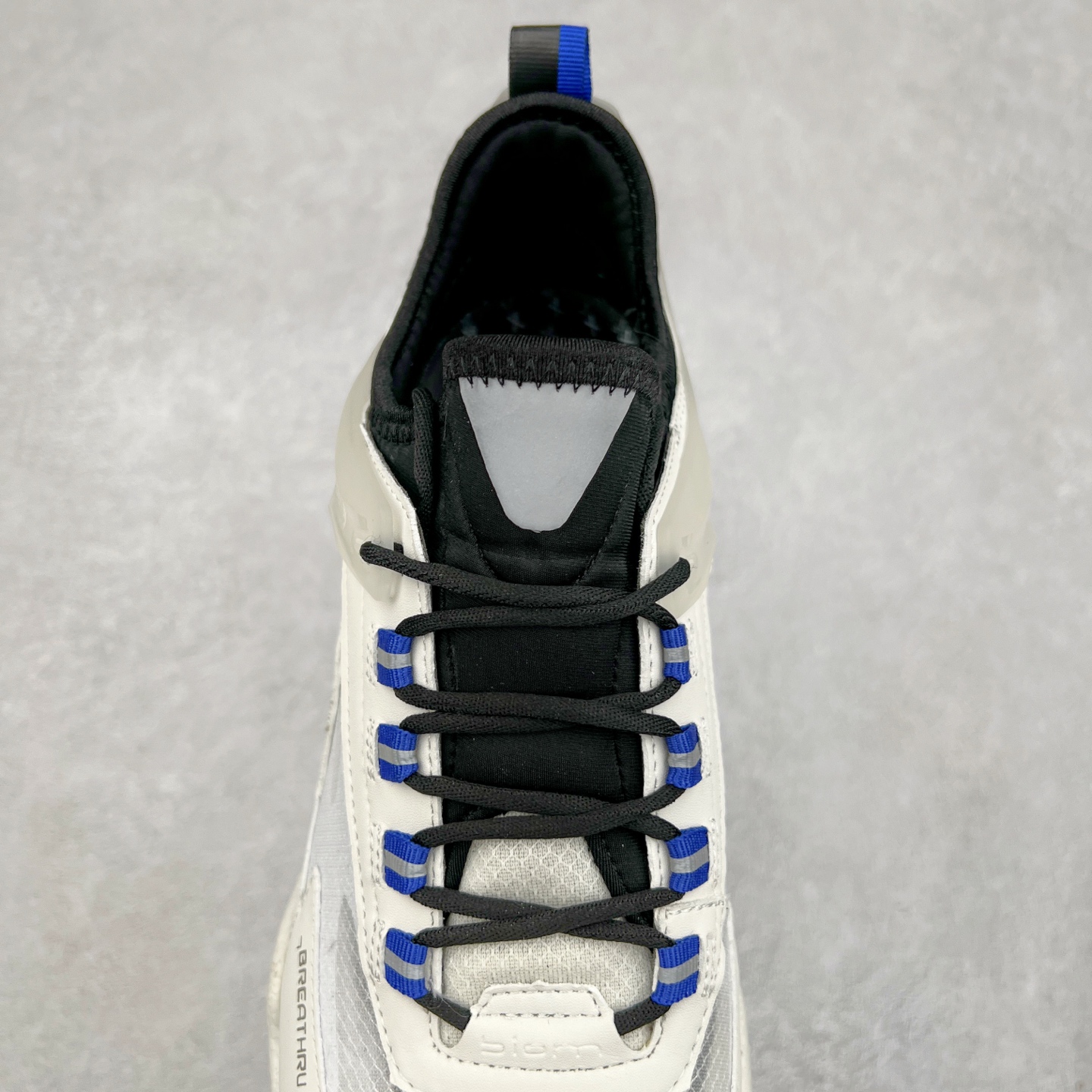 图片[5]-ECCO爱步男士15周年 运动休闲鞋 轻便缓震跑步鞋 健步BIOMC 市面最高版本 甄选优质皮面搭配纺织衬里，脚感柔软舒适，透气不闷脚 鞋舌及鞋垫上的周年LOGO设计 纪念属于BIOM的15载生机之旅 自然律动科技，符合人体工学鞋楦，贴近足部天然形态 直接注塑工艺连接鞋面与鞋底，一体成型，合脚稳固 橡胶外底适应多种形态，抓地耐磨，稳定支撑 都市探索 步履悠然 尺码：39 40 41 42 43 44 （正常码）-选品中心