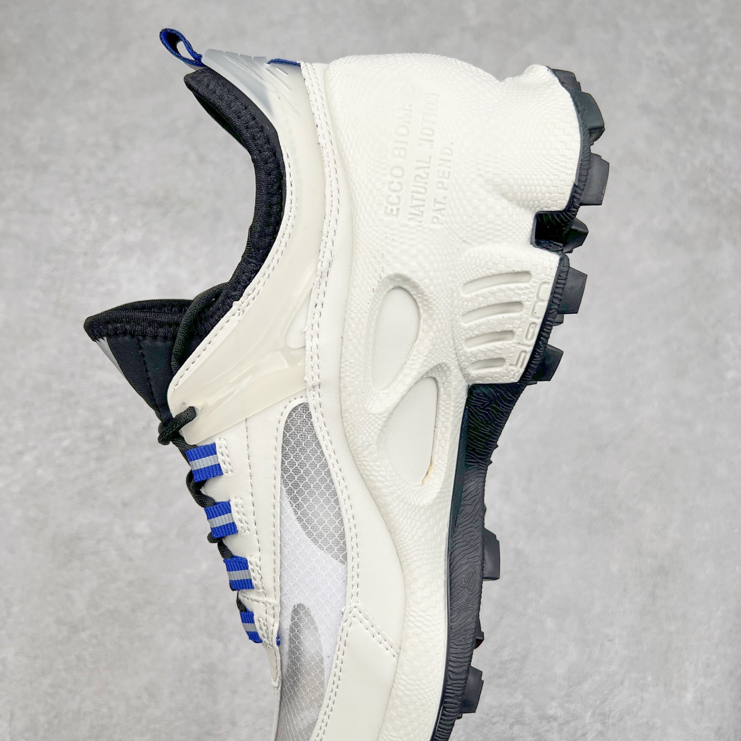 图片[7]-ECCO爱步男士15周年 运动休闲鞋 轻便缓震跑步鞋 健步BIOMC 市面最高版本 甄选优质皮面搭配纺织衬里，脚感柔软舒适，透气不闷脚 鞋舌及鞋垫上的周年LOGO设计 纪念属于BIOM的15载生机之旅 自然律动科技，符合人体工学鞋楦，贴近足部天然形态 直接注塑工艺连接鞋面与鞋底，一体成型，合脚稳固 橡胶外底适应多种形态，抓地耐磨，稳定支撑 都市探索 步履悠然 尺码：39 40 41 42 43 44 （正常码）-选品中心