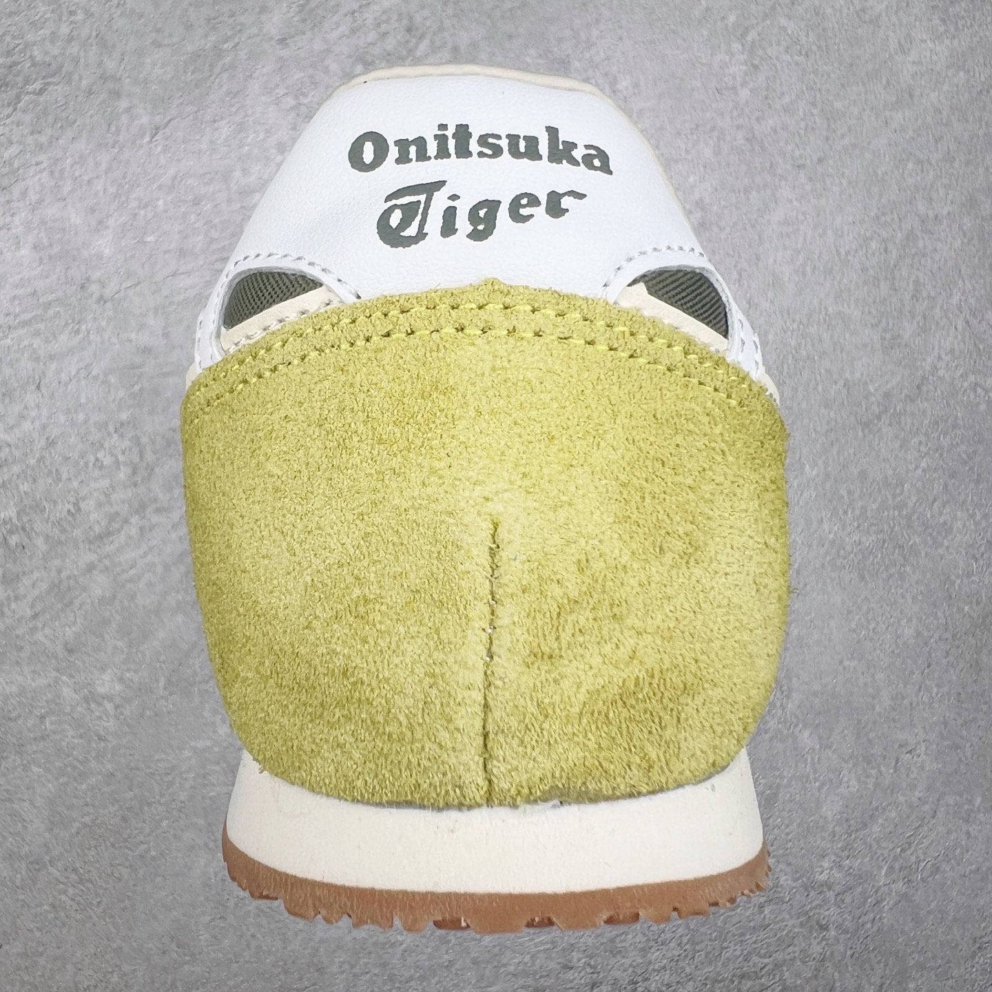 图片[8]-Onitsuka 鬼冢虎 Serrano系列 潮流舒适轻便生活休闲鞋 上架实拍鞋面采用翻毛皮和牛津布面设计制作，透气性好，包裹感很强。鞋底采用防滑耐磨橡胶大底，脚感轻便舒适。鞋掌做了加宽处理，穿着更加舒适。尺码：36 37 37.5 38 39 39.5 40 40.5 41.5 42 42.5 43.5 44 45-选品中心