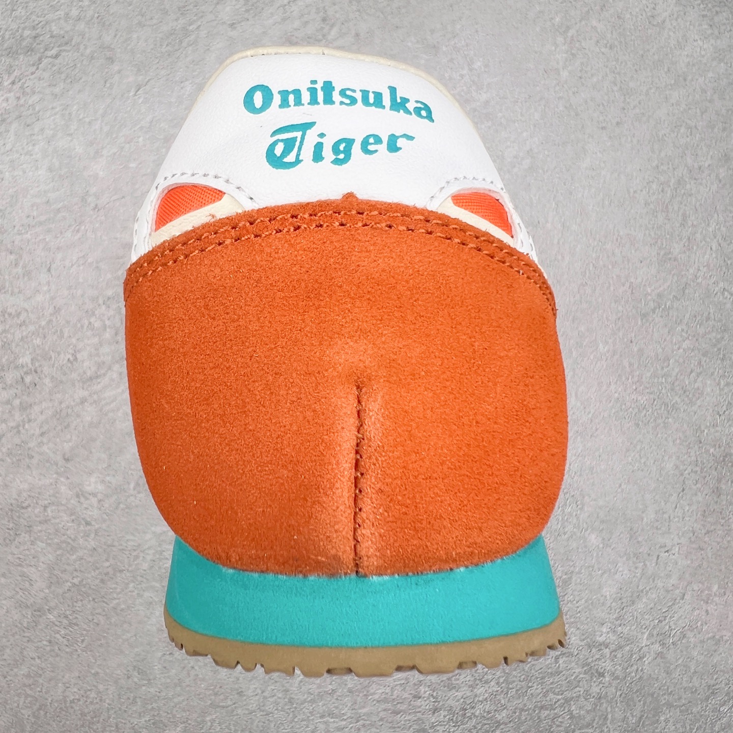 图片[8]-Onitsuka 鬼冢虎 Serrano系列 潮流舒适轻便生活休闲鞋 上架实拍鞋面采用翻毛皮和牛津布面设计制作，透气性好，包裹感很强。鞋底采用防滑耐磨橡胶大底，脚感轻便舒适。鞋掌做了加宽处理，穿着更加舒适。尺码：36 37 37.5 38 39 39.5 40 40.5 41.5 42 42.5 43.5 44 45-选品中心