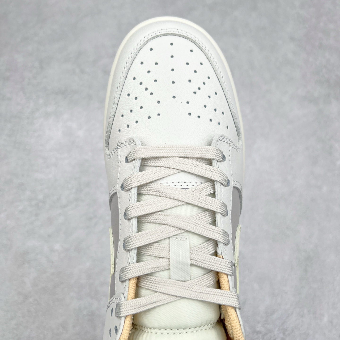 图片[4]-＃F版 NK Dunk Low 灰色 IB4503-072 性价比王者 极限压缩利润空间 超乎所想的高性价比 用料绝不含糊 原盒原配 正确耐磨橡胶大底 超高清洁度 全鞋零毛边皮料切割 全套原楦原模倾力打造完美版型 尺码：36 36.5 37.5 38 38.5 39 40 40.5 41 42 42.5 43 44 44.5 45 46 47.5-选品中心