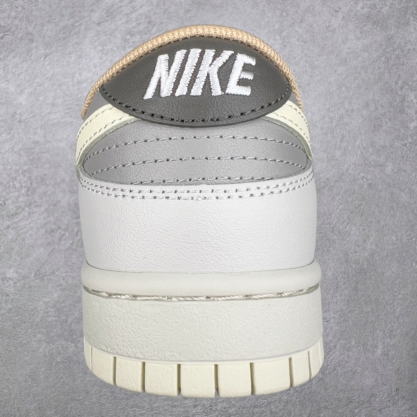 图片[8]-＃F版 NK Dunk Low 灰色 IB4503-072 性价比王者 极限压缩利润空间 超乎所想的高性价比 用料绝不含糊 原盒原配 正确耐磨橡胶大底 超高清洁度 全鞋零毛边皮料切割 全套原楦原模倾力打造完美版型 尺码：36 36.5 37.5 38 38.5 39 40 40.5 41 42 42.5 43 44 44.5 45 46 47.5-选品中心