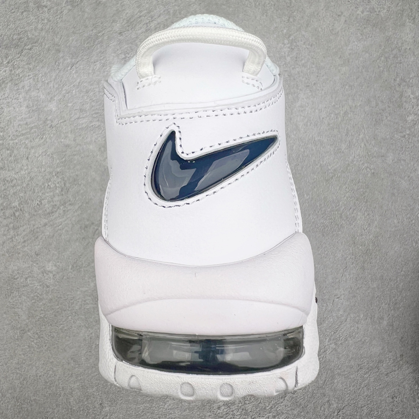 图片[8]-＃CK纯原 NK Air More Uptempo ’96 OG 皮蓬大AIR复古篮球鞋 DH9719-100 以流行于街头的涂鸦文化为设计灵感 整体的设计风格夸张而充满魅力 厚实而充满质感的皮质鞋面两侧印刻了一对巨大的字母“AIR”独特炫酷的外观惊艳无比 尺码：36 36.5 37.5 38 38.5 39 40 40.5 41 42 42.5 43 44 44.5 45 46-选品中心