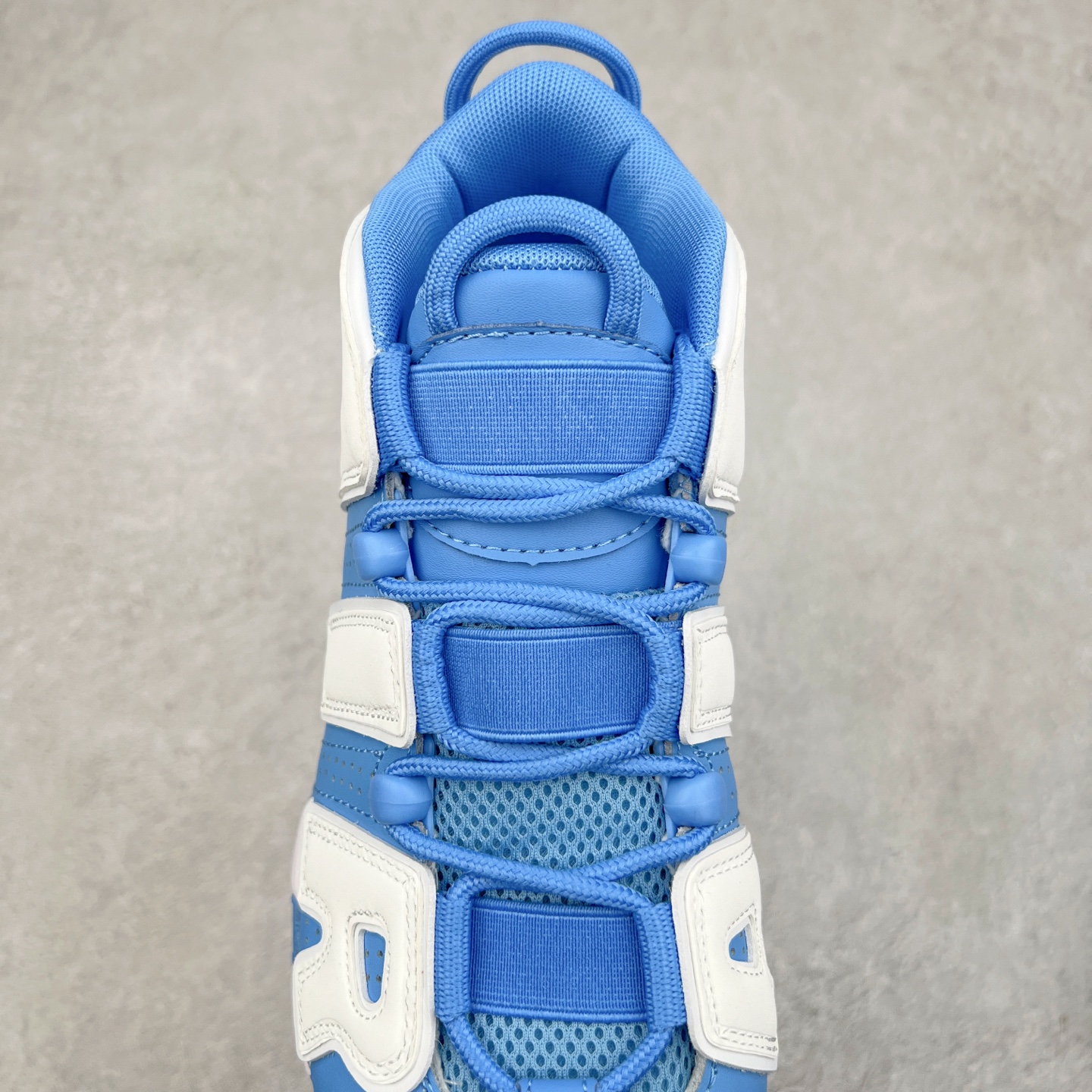 图片[5]-＃CK纯原 NK Air More Uptempo ’96 OG 皮蓬大AIR复古篮球鞋 921948-401 以流行于街头的涂鸦文化为设计灵感 整体的设计风格夸张而充满魅力 厚实而充满质感的皮质鞋面两侧印刻了一对巨大的字母“AIR”独特炫酷的外观惊艳无比 尺码：36 36.5 37.5 38 38.5 39 40 40.5 41 42 42.5 43 44 44.5 45 46-选品中心