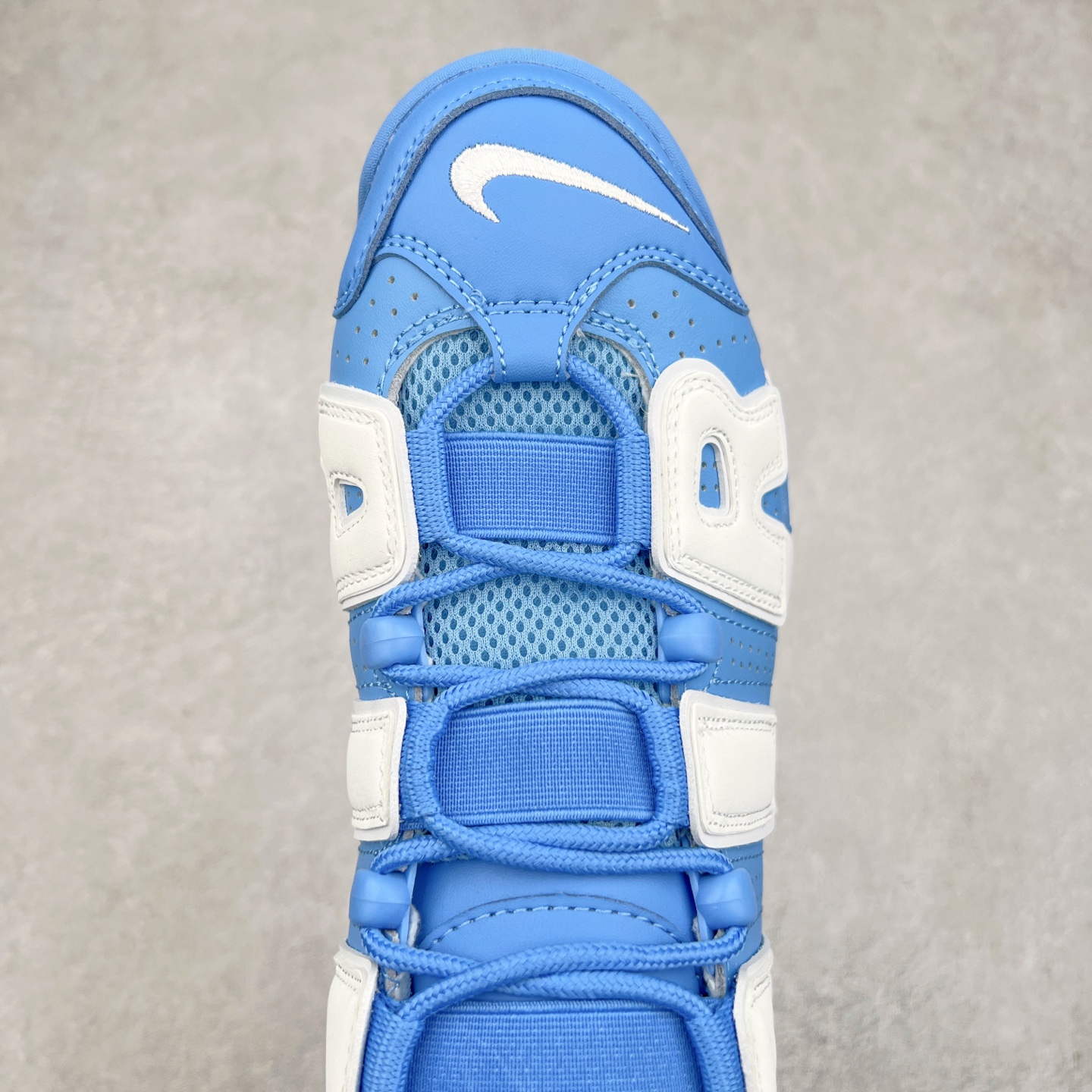 图片[4]-＃CK纯原 NK Air More Uptempo ’96 OG 皮蓬大AIR复古篮球鞋 921948-401 以流行于街头的涂鸦文化为设计灵感 整体的设计风格夸张而充满魅力 厚实而充满质感的皮质鞋面两侧印刻了一对巨大的字母“AIR”独特炫酷的外观惊艳无比 尺码：36 36.5 37.5 38 38.5 39 40 40.5 41 42 42.5 43 44 44.5 45 46-选品中心