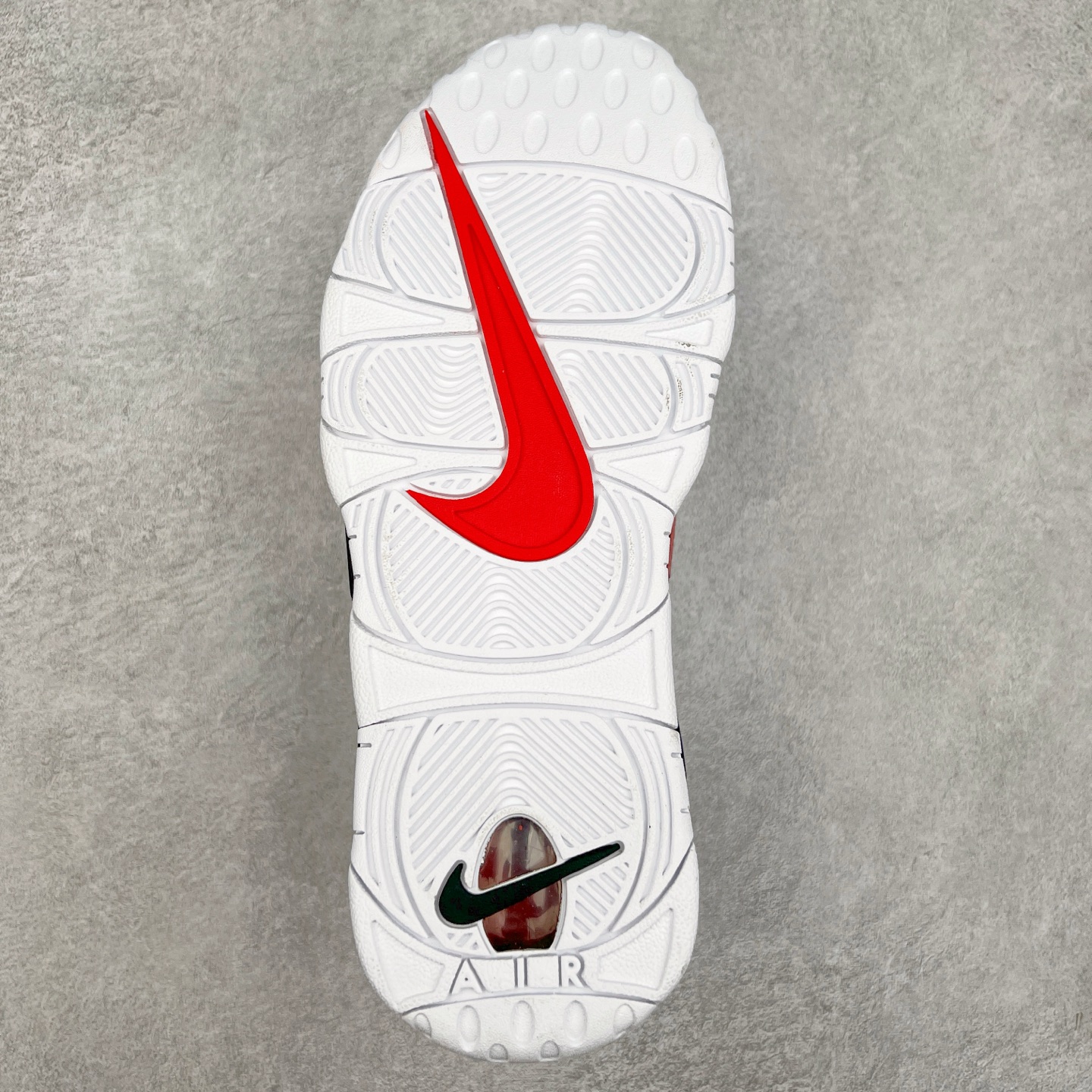 图片[9]-＃CK纯原 NK Air More Uptempo ’96 OG 皮蓬大AIR复古篮球鞋 FD0274-001 以流行于街头的涂鸦文化为设计灵感 整体的设计风格夸张而充满魅力 厚实而充满质感的皮质鞋面两侧印刻了一对巨大的字母“AIR”独特炫酷的外观惊艳无比 尺码：36 36.5 37.5 38 38.5 39 40 40.5 41 42 42.5 43 44 44.5 45 46-选品中心