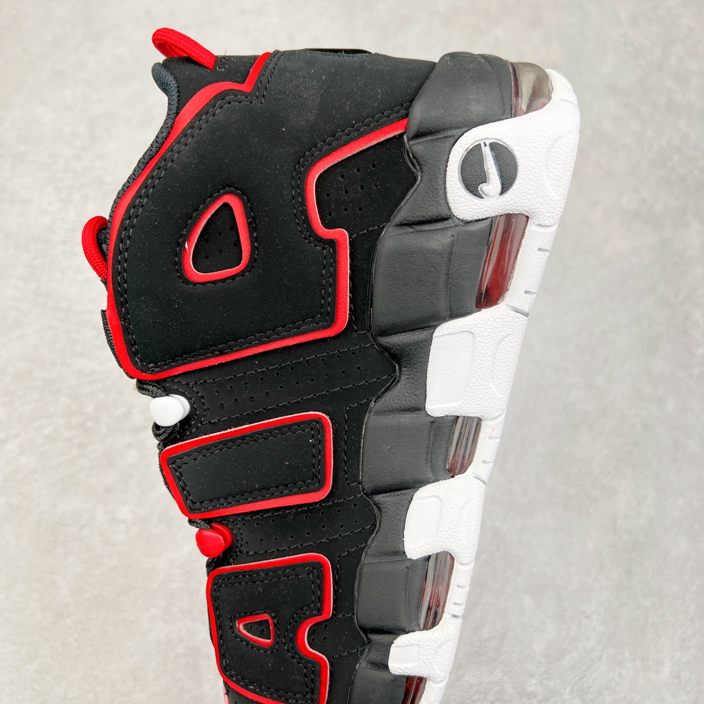 图片[7]-＃CK纯原 NK Air More Uptempo ’96 OG 皮蓬大AIR复古篮球鞋 FD0274-001 以流行于街头的涂鸦文化为设计灵感 整体的设计风格夸张而充满魅力 厚实而充满质感的皮质鞋面两侧印刻了一对巨大的字母“AIR”独特炫酷的外观惊艳无比 尺码：36 36.5 37.5 38 38.5 39 40 40.5 41 42 42.5 43 44 44.5 45 46-选品中心