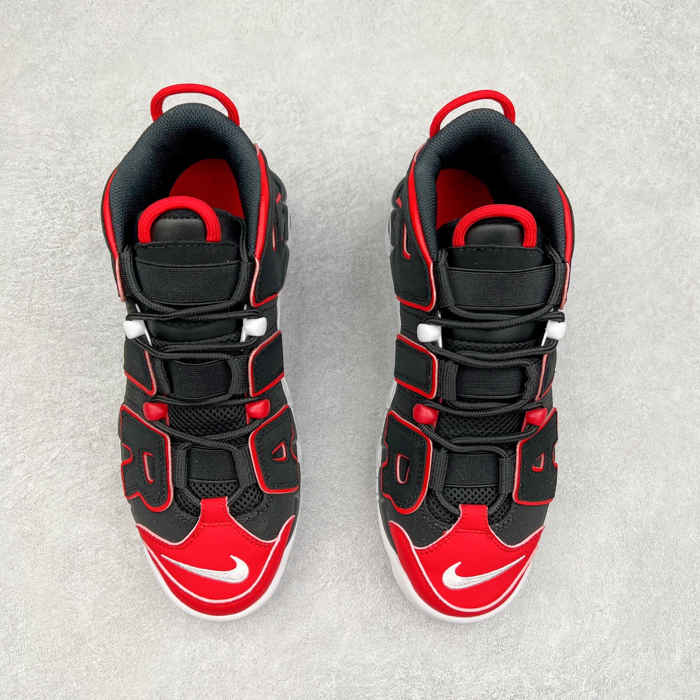 图片[2]-＃CK纯原 NK Air More Uptempo ’96 OG 皮蓬大AIR复古篮球鞋 FD0274-001 以流行于街头的涂鸦文化为设计灵感 整体的设计风格夸张而充满魅力 厚实而充满质感的皮质鞋面两侧印刻了一对巨大的字母“AIR”独特炫酷的外观惊艳无比 尺码：36 36.5 37.5 38 38.5 39 40 40.5 41 42 42.5 43 44 44.5 45 46-选品中心