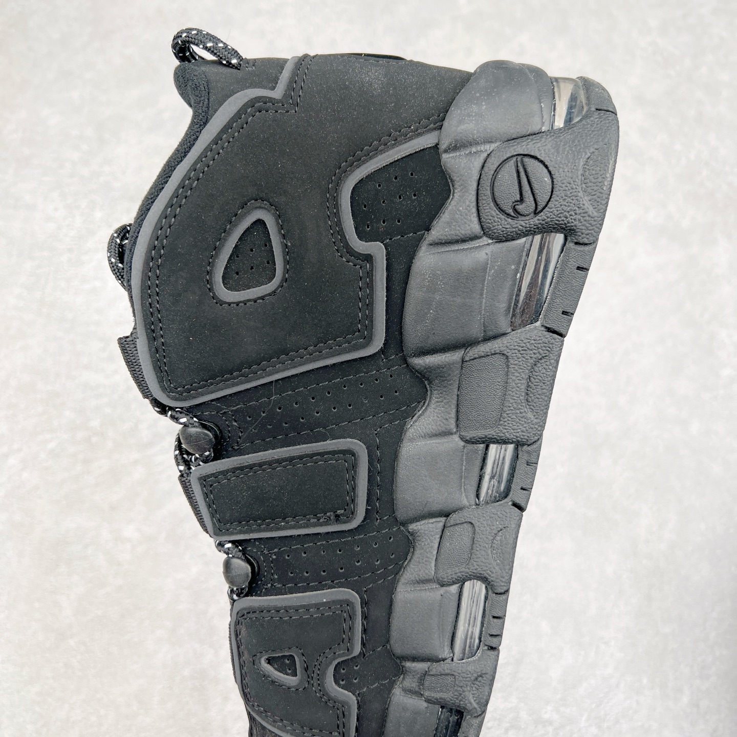 图片[7]-＃CK纯原 NK Air More Uptempo ’96 OG 皮蓬大AIR复古篮球鞋 414962-004 以流行于街头的涂鸦文化为设计灵感 整体的设计风格夸张而充满魅力 厚实而充满质感的皮质鞋面两侧印刻了一对巨大的字母“AIR”独特炫酷的外观惊艳无比 尺码：36 36.5 37.5 38 38.5 39 40 40.5 41 42 42.5 43 44 44.5 45 46-选品中心