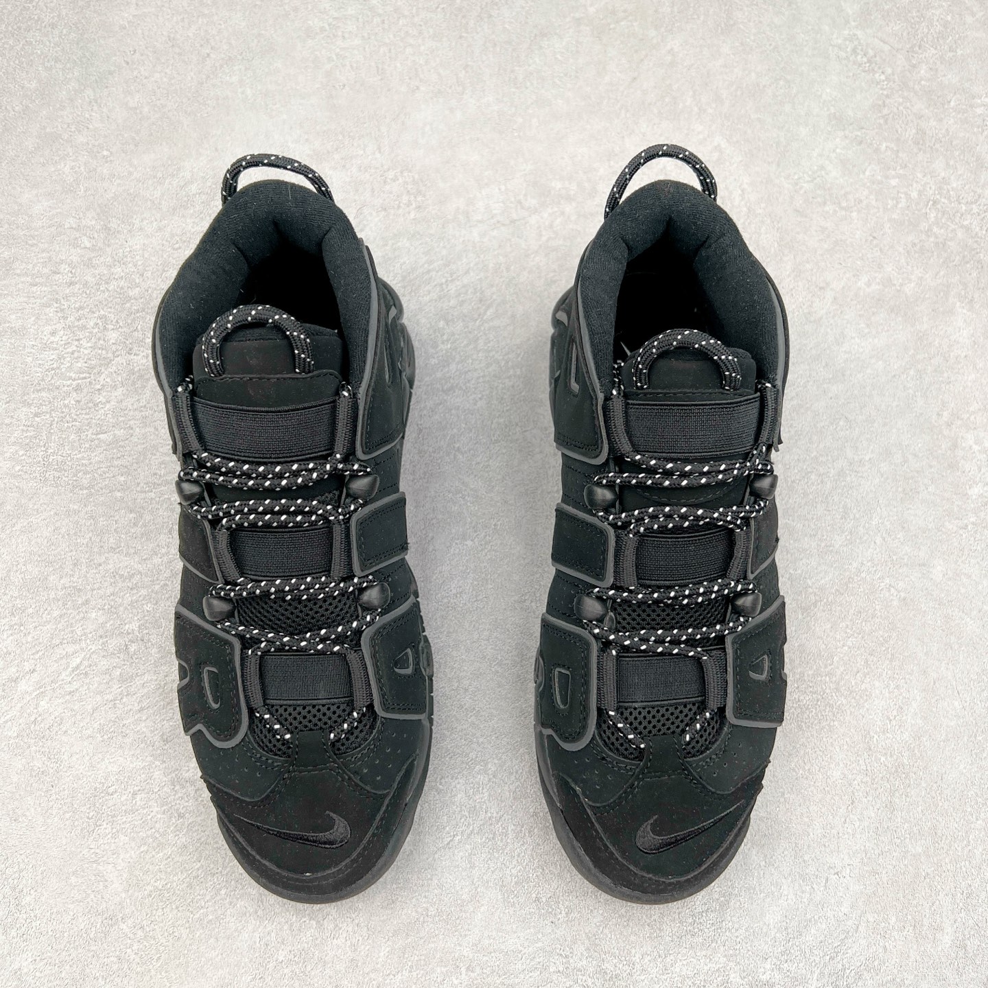 图片[2]-＃CK纯原 NK Air More Uptempo ’96 OG 皮蓬大AIR复古篮球鞋 414962-004 以流行于街头的涂鸦文化为设计灵感 整体的设计风格夸张而充满魅力 厚实而充满质感的皮质鞋面两侧印刻了一对巨大的字母“AIR”独特炫酷的外观惊艳无比 尺码：36 36.5 37.5 38 38.5 39 40 40.5 41 42 42.5 43 44 44.5 45 46-选品中心