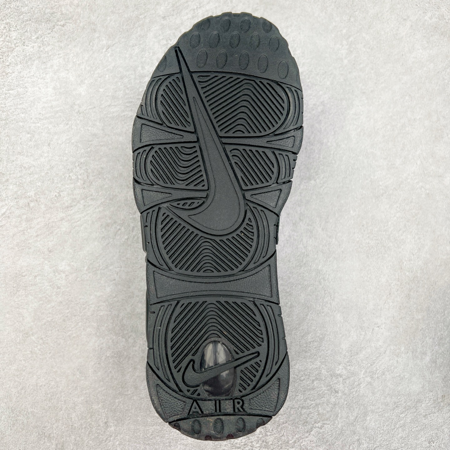 图片[9]-＃CK纯原 NK Air More Uptempo ’96 OG 皮蓬大AIR复古篮球鞋 414962-004 以流行于街头的涂鸦文化为设计灵感 整体的设计风格夸张而充满魅力 厚实而充满质感的皮质鞋面两侧印刻了一对巨大的字母“AIR”独特炫酷的外观惊艳无比 尺码：36 36.5 37.5 38 38.5 39 40 40.5 41 42 42.5 43 44 44.5 45 46-选品中心