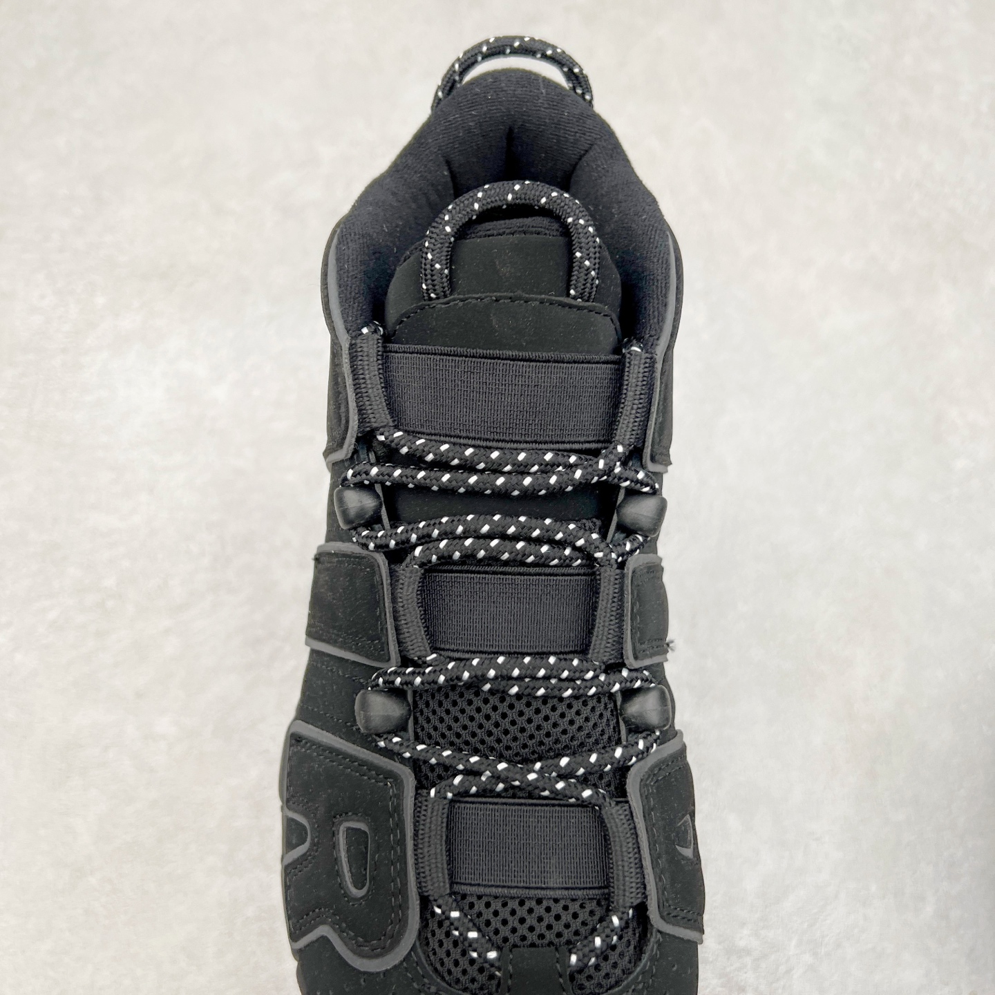 图片[5]-＃CK纯原 NK Air More Uptempo ’96 OG 皮蓬大AIR复古篮球鞋 414962-004 以流行于街头的涂鸦文化为设计灵感 整体的设计风格夸张而充满魅力 厚实而充满质感的皮质鞋面两侧印刻了一对巨大的字母“AIR”独特炫酷的外观惊艳无比 尺码：36 36.5 37.5 38 38.5 39 40 40.5 41 42 42.5 43 44 44.5 45 46-选品中心