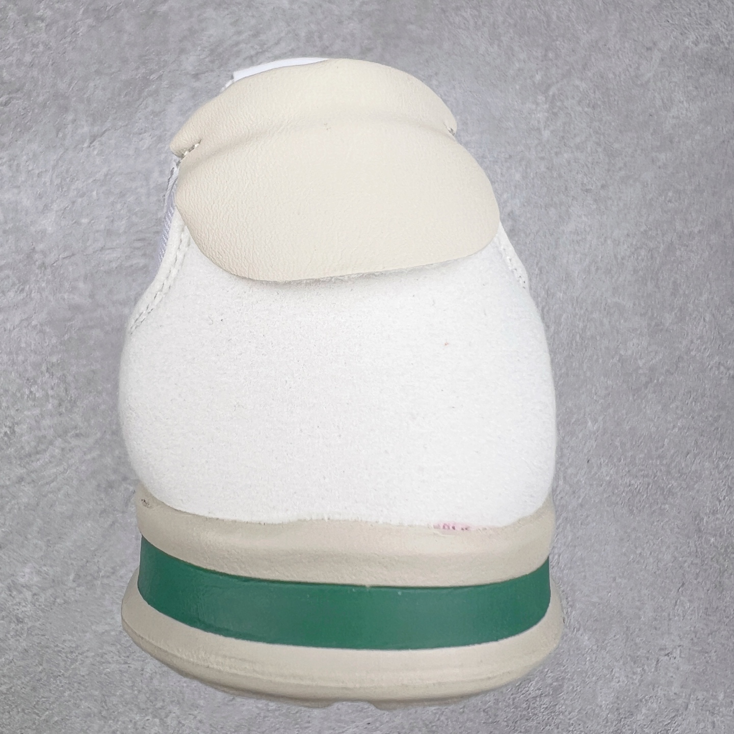 图片[8]-DESCENTE Sport Style Chron Racer迪桑特舒适百搭防滑耐磨低帮生活休闲鞋 是一款集复古与现代于一体的低帮跑步鞋 简洁的牛皮鞋面不仅彰显出时尚的质感 还适用于多种场合的穿搭 这款鞋子的透气性能极佳 轻质弹性鞋底则提供了良好的舒适度和耐磨性 使你在行走或跑步时都能感受到脚底的柔软与支撑 尺码：36 36.5 37.5 38 38.5 39 40 40.5 41 42 42.5 43 44 44.5 45-选品中心