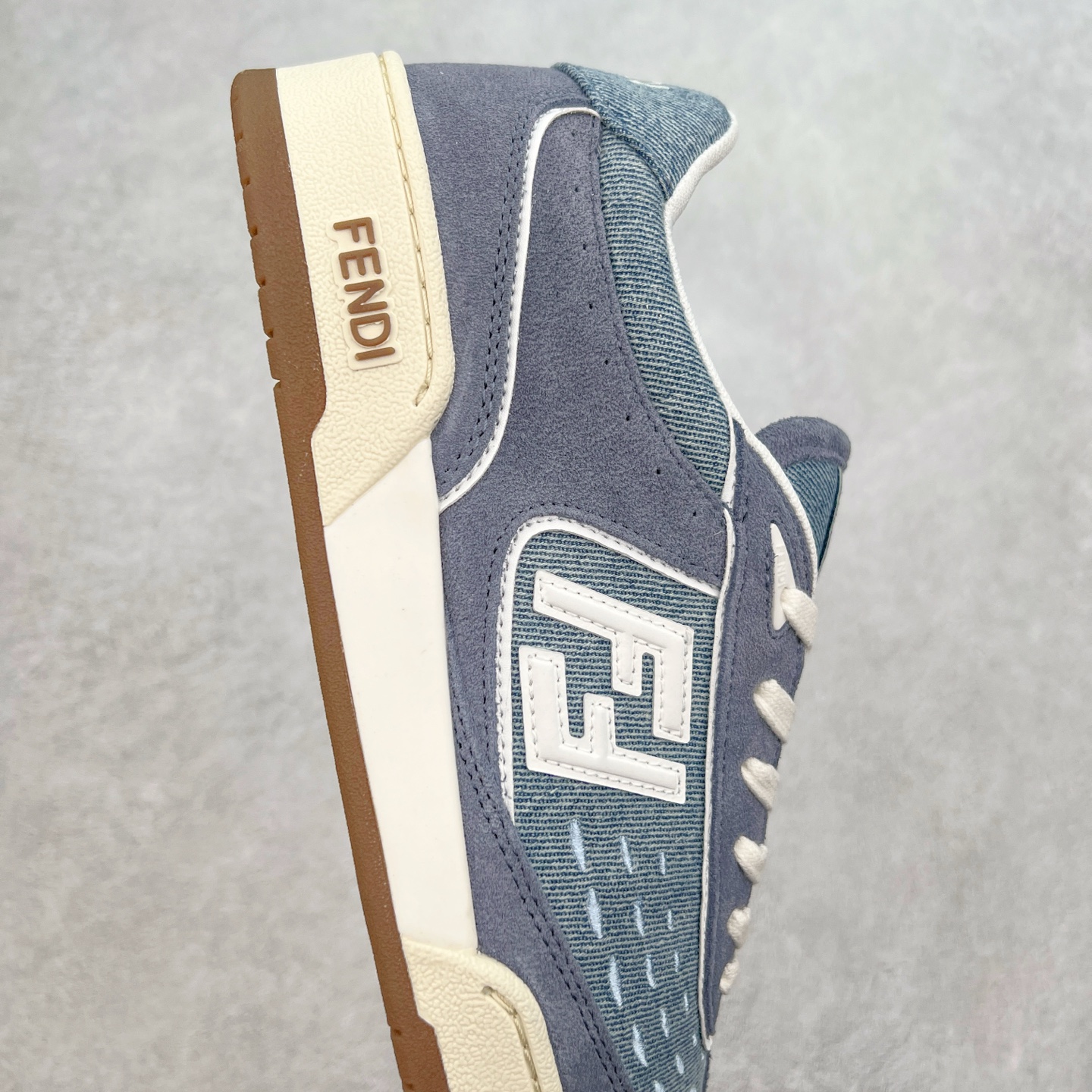 图片[6]-Fendi芬迪match系列 情侣款 休闲运动板鞋原版购入开发 做货 这款FENDI Match系带运动鞋。鞋面饰有小穿孔 白色皮革材质 带米色绒面材质细节 抹茶绿皮革FF贴花 橡胶鞋底 侧面带FENDI字样配合送专柜精美包装 原版定制进口头层牛皮进口定制透气网里 原版开模TPU双色组合底 底厚 3CM 尺码 39 40 41 42 43 44 45 46-选品中心