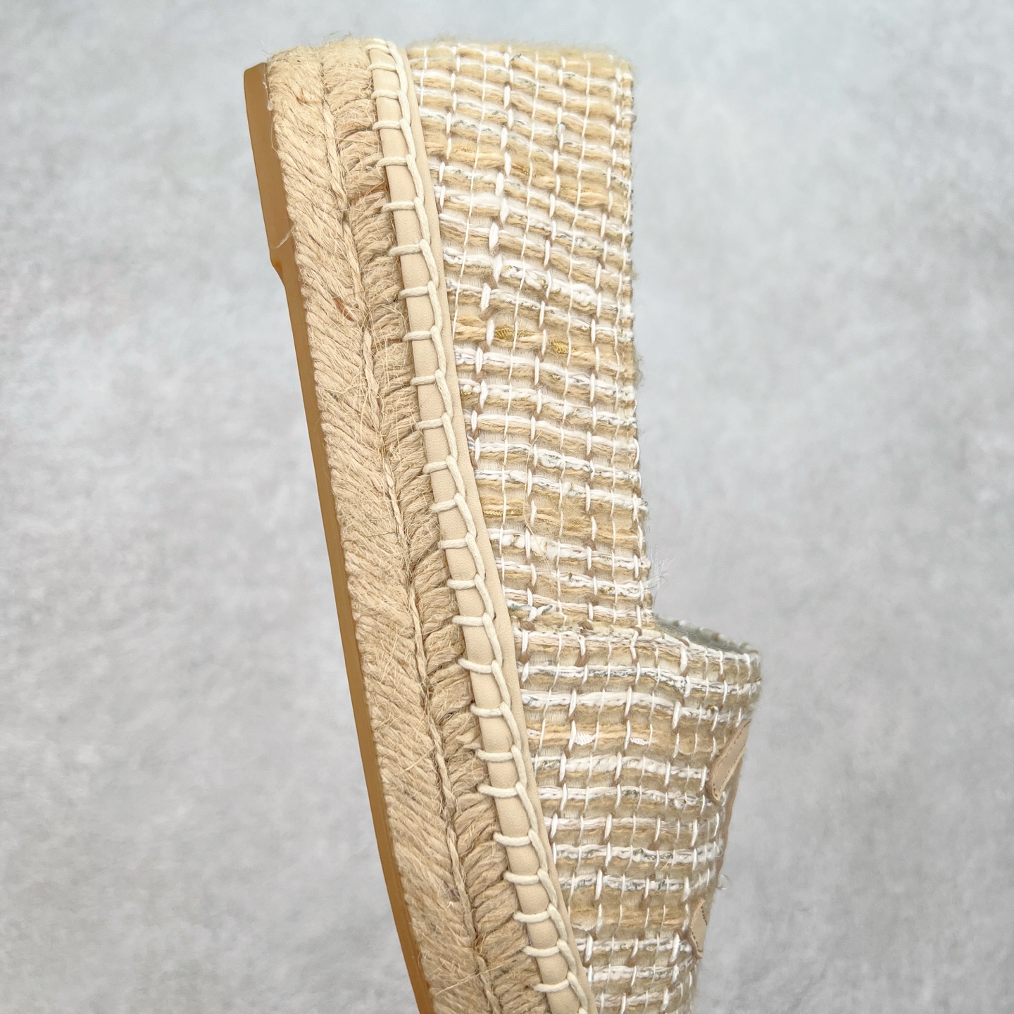 图片[6]-＃纯原 CHANEL 香奈儿经典款 小香渔夫鞋 万年长青款 各路网红单品 春夏百搭款 牛仔裤 短裤轻松驾驭 原版一比一开模 99%还原正品100针麻绳上线，双双纯手工品质保证 原单进口羊皮 内里垫脚均为柔软绵羊皮 天然麻绳配透明橡胶大底 专柜统一包装。 脚背高/或者宽 建议选大一码 尺码：35 36 37 38 39 40-选品中心