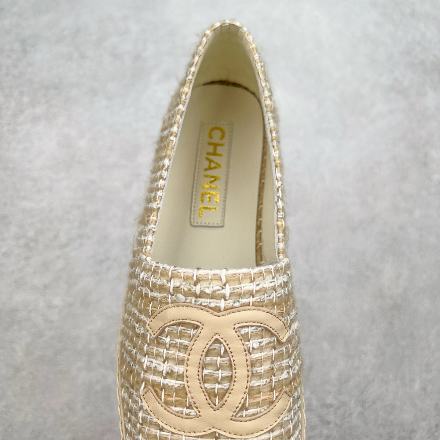 图片[5]-＃纯原 CHANEL 香奈儿经典款 小香渔夫鞋 万年长青款 各路网红单品 春夏百搭款 牛仔裤 短裤轻松驾驭 原版一比一开模 99%还原正品100针麻绳上线，双双纯手工品质保证 原单进口羊皮 内里垫脚均为柔软绵羊皮 天然麻绳配透明橡胶大底 专柜统一包装。 脚背高/或者宽 建议选大一码 尺码：35 36 37 38 39 40-选品中心