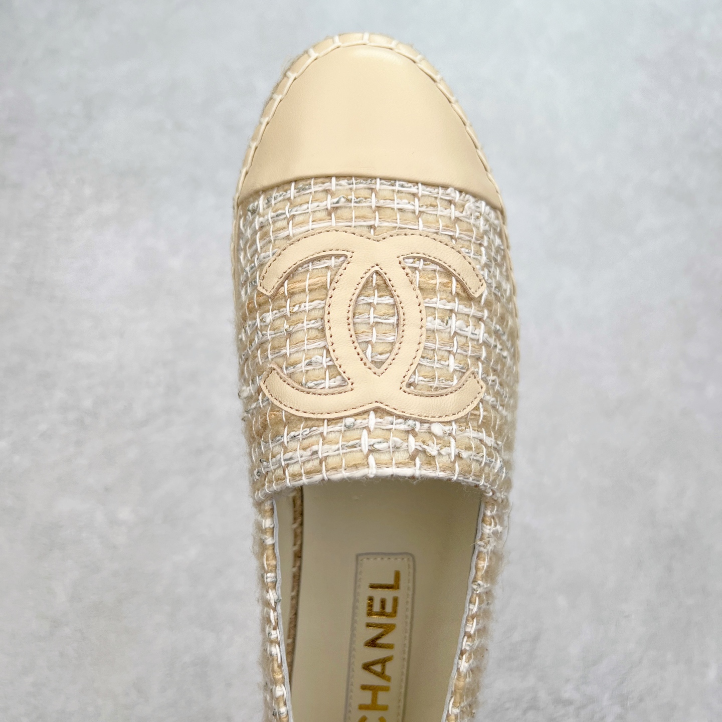 图片[4]-＃纯原 CHANEL 香奈儿经典款 小香渔夫鞋 万年长青款 各路网红单品 春夏百搭款 牛仔裤 短裤轻松驾驭 原版一比一开模 99%还原正品100针麻绳上线，双双纯手工品质保证 原单进口羊皮 内里垫脚均为柔软绵羊皮 天然麻绳配透明橡胶大底 专柜统一包装。 脚背高/或者宽 建议选大一码 尺码：35 36 37 38 39 40-选品中心