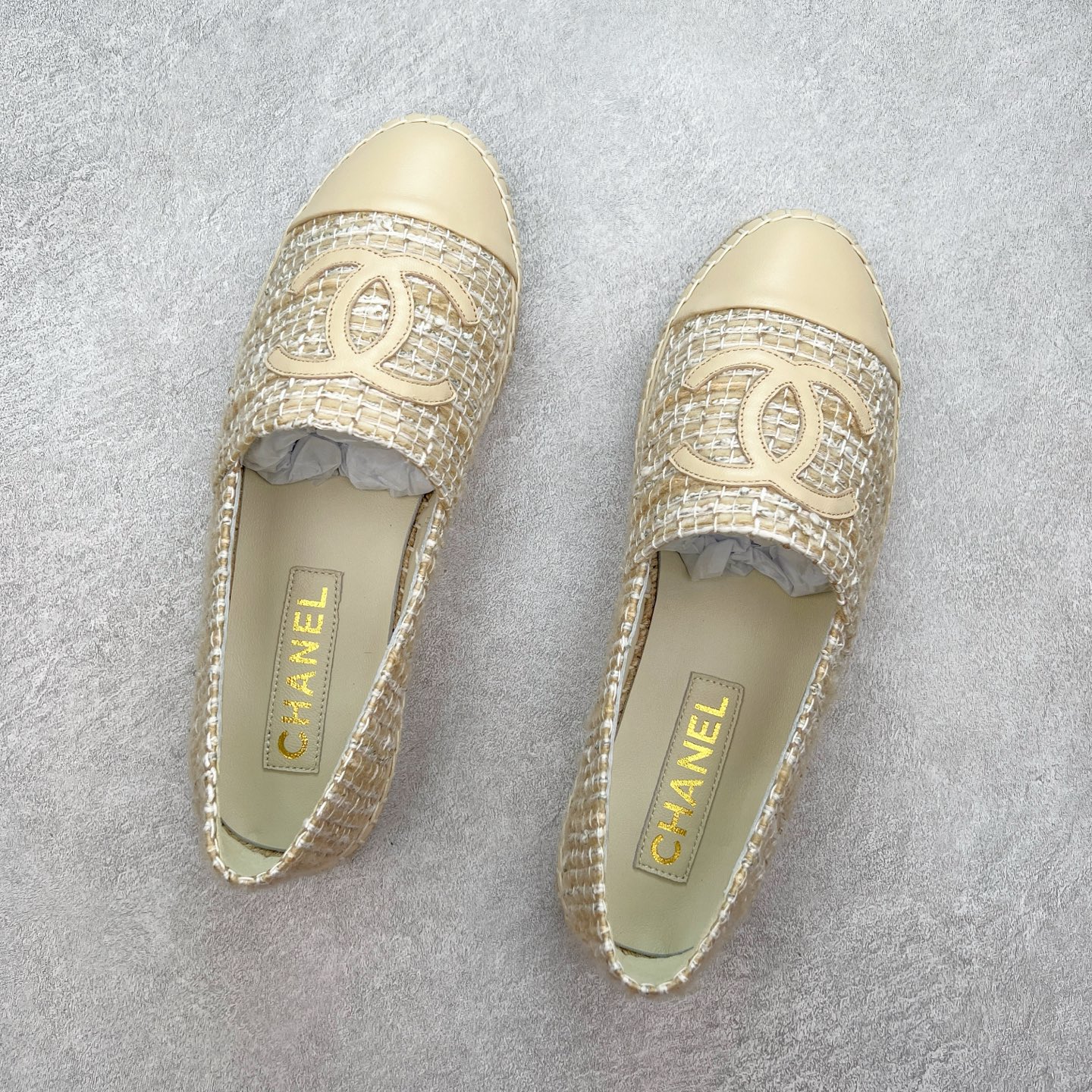 图片[3]-＃纯原 CHANEL 香奈儿经典款 小香渔夫鞋 万年长青款 各路网红单品 春夏百搭款 牛仔裤 短裤轻松驾驭 原版一比一开模 99%还原正品100针麻绳上线，双双纯手工品质保证 原单进口羊皮 内里垫脚均为柔软绵羊皮 天然麻绳配透明橡胶大底 专柜统一包装。 脚背高/或者宽 建议选大一码 尺码：35 36 37 38 39 40-选品中心