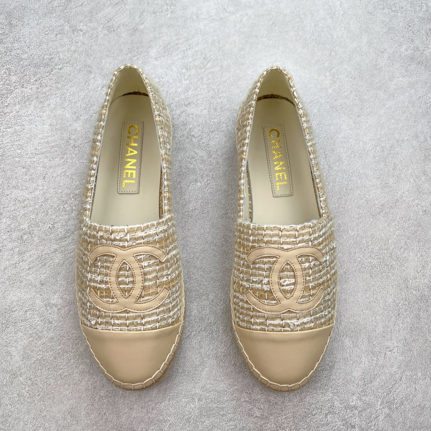 图片[2]-＃纯原 CHANEL 香奈儿经典款 小香渔夫鞋 万年长青款 各路网红单品 春夏百搭款 牛仔裤 短裤轻松驾驭 原版一比一开模 99%还原正品100针麻绳上线，双双纯手工品质保证 原单进口羊皮 内里垫脚均为柔软绵羊皮 天然麻绳配透明橡胶大底 专柜统一包装。 脚背高/或者宽 建议选大一码 尺码：35 36 37 38 39 40-选品中心