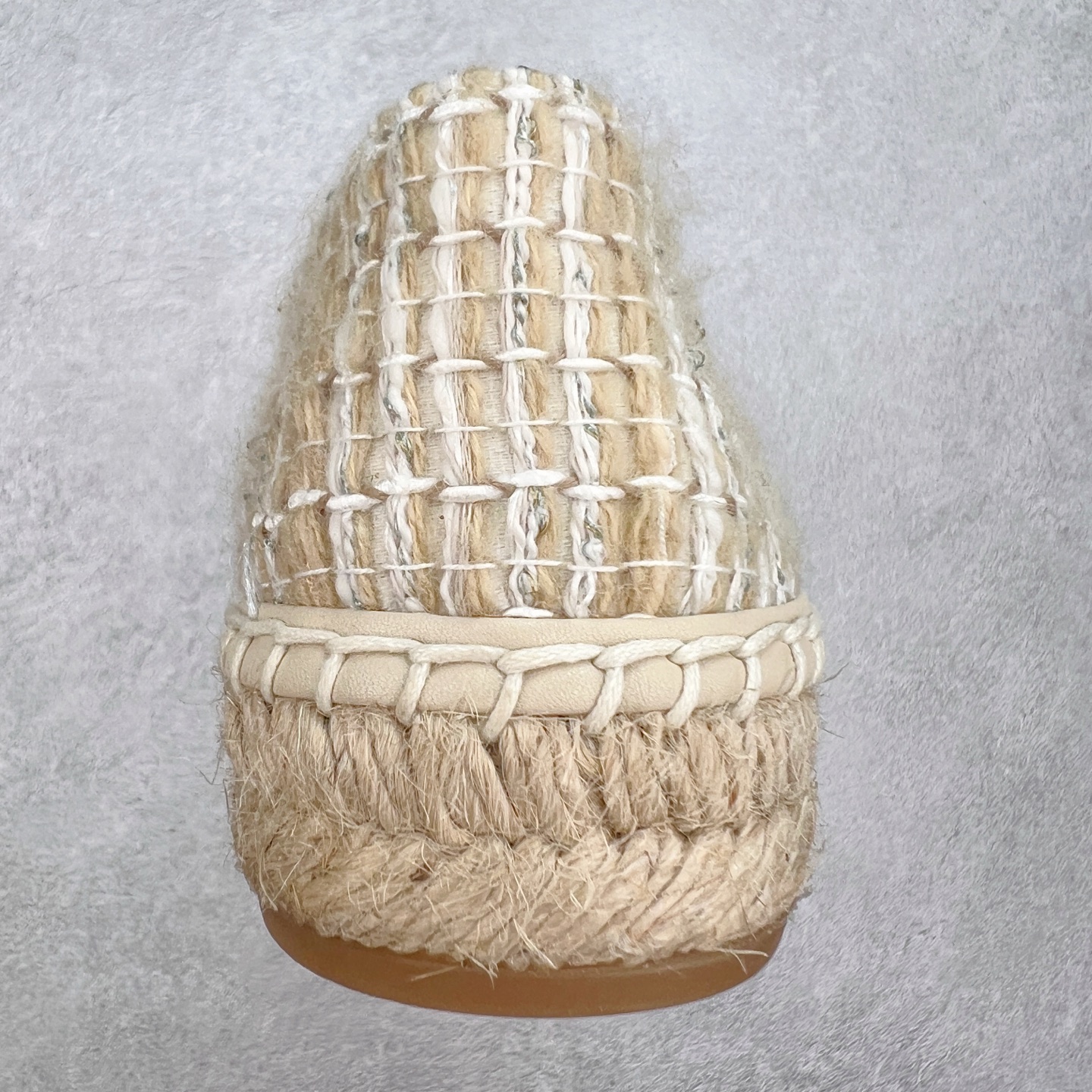 图片[8]-＃纯原 CHANEL 香奈儿经典款 小香渔夫鞋 万年长青款 各路网红单品 春夏百搭款 牛仔裤 短裤轻松驾驭 原版一比一开模 99%还原正品100针麻绳上线，双双纯手工品质保证 原单进口羊皮 内里垫脚均为柔软绵羊皮 天然麻绳配透明橡胶大底 专柜统一包装。 脚背高/或者宽 建议选大一码 尺码：35 36 37 38 39 40-选品中心