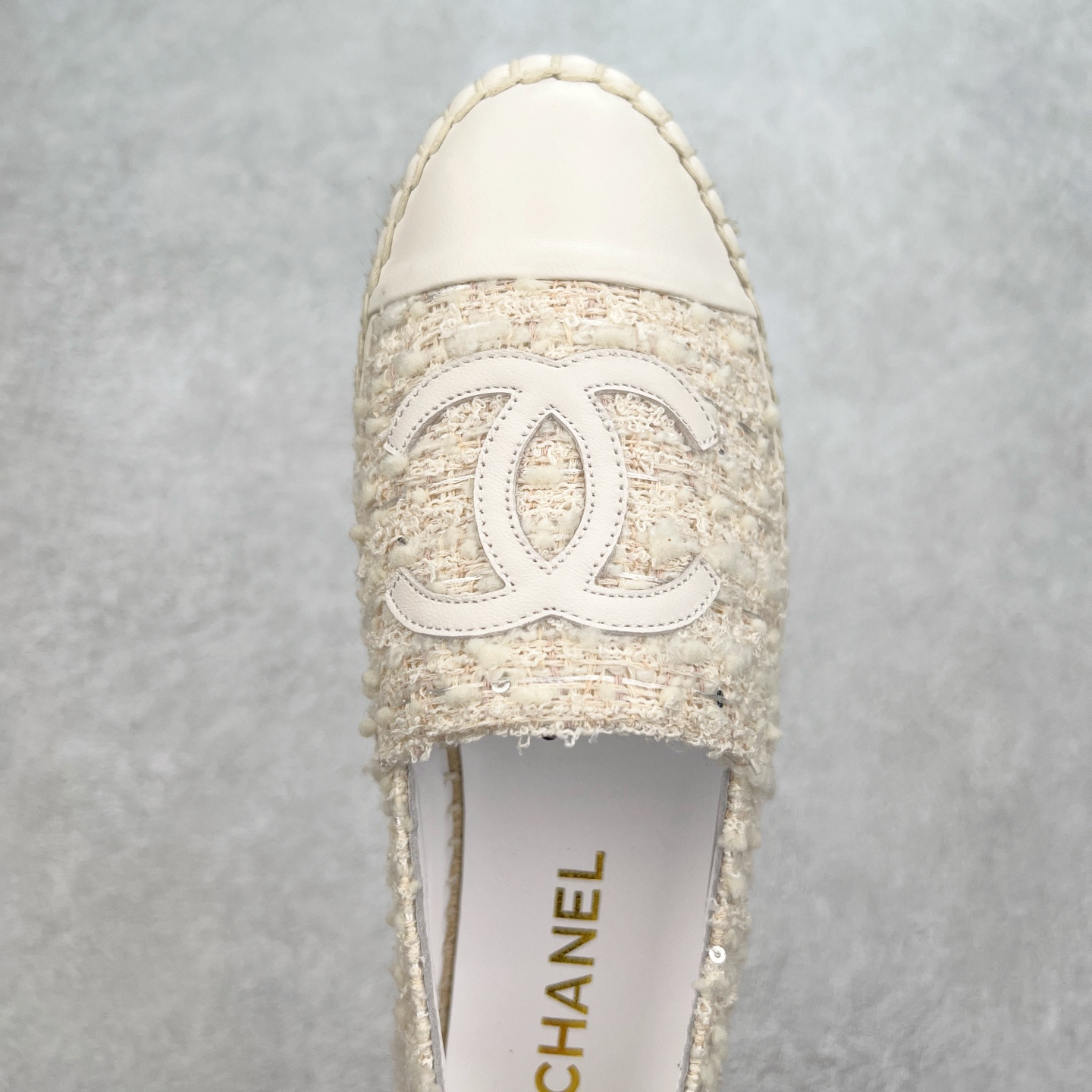 图片[4]-＃纯原 CHANEL 香奈儿经典款 小香渔夫鞋 万年长青款 各路网红单品 春夏百搭款 牛仔裤 短裤轻松驾驭 原版一比一开模 99%还原正品100针麻绳上线，双双纯手工品质保证 原单进口羊皮 内里垫脚均为柔软绵羊皮 天然麻绳配透明橡胶大底 专柜统一包装。 脚背高/或者宽 建议选大一码 尺码：35 36 37 38 39 40-选品中心