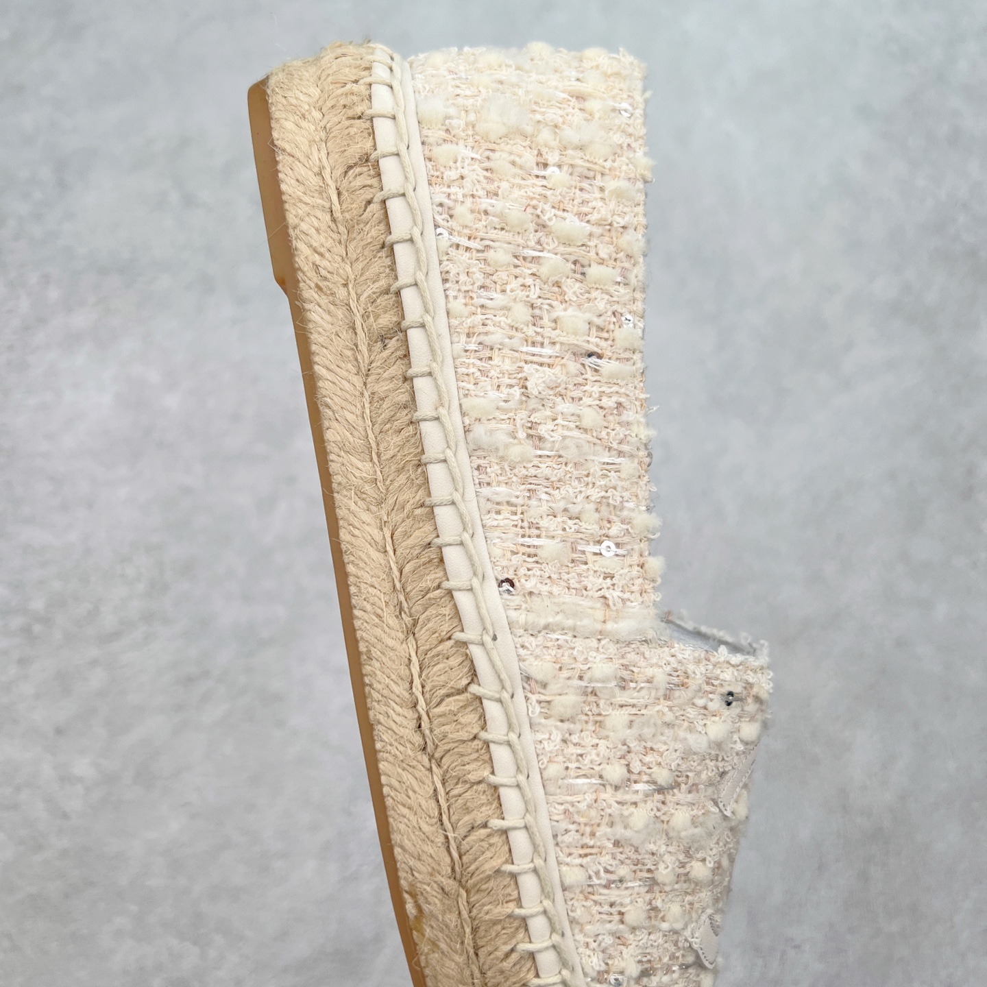 图片[6]-＃纯原 CHANEL 香奈儿经典款 小香渔夫鞋 万年长青款 各路网红单品 春夏百搭款 牛仔裤 短裤轻松驾驭 原版一比一开模 99%还原正品100针麻绳上线，双双纯手工品质保证 原单进口羊皮 内里垫脚均为柔软绵羊皮 天然麻绳配透明橡胶大底 专柜统一包装。 脚背高/或者宽 建议选大一码 尺码：35 36 37 38 39 40-选品中心