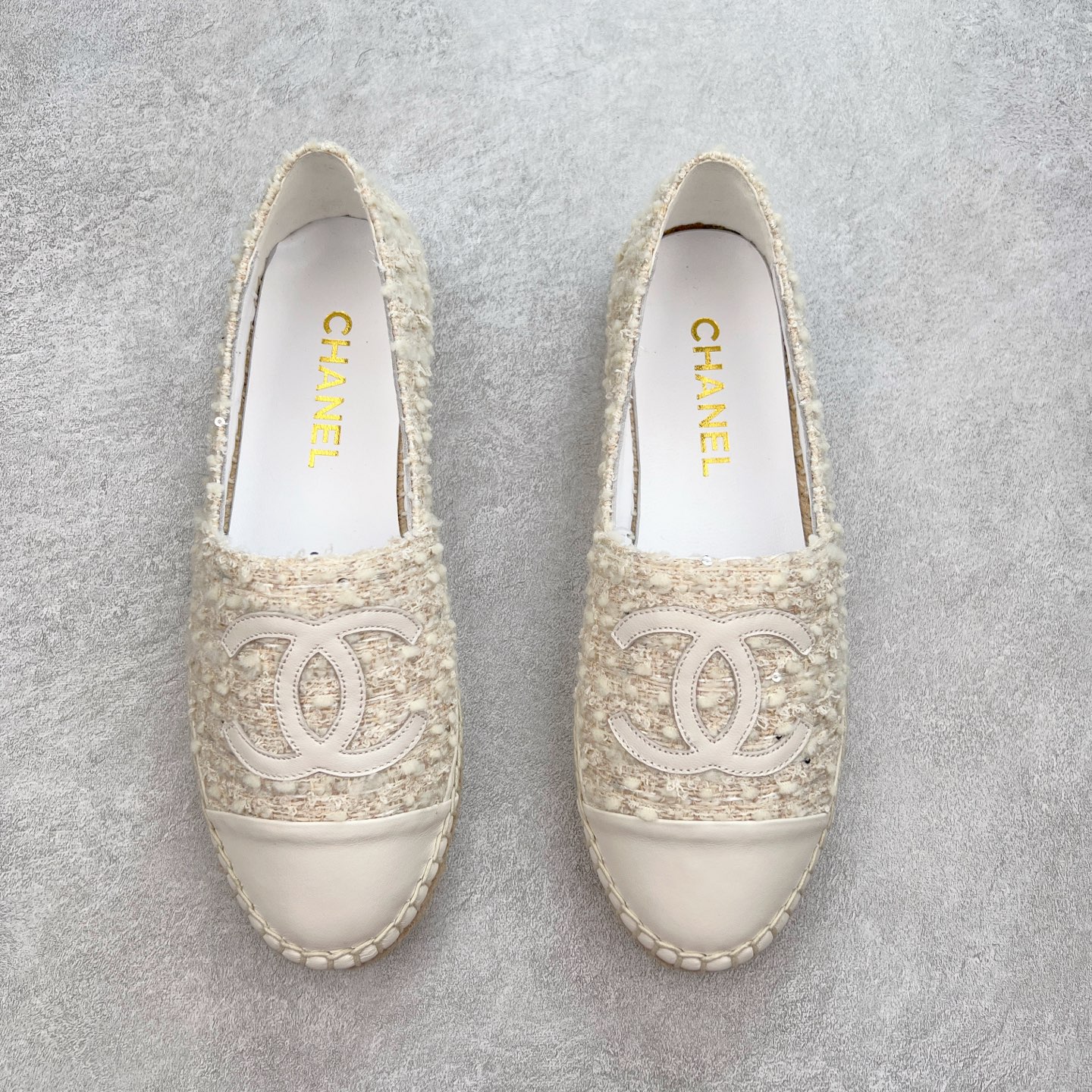 图片[2]-＃纯原 CHANEL 香奈儿经典款 小香渔夫鞋 万年长青款 各路网红单品 春夏百搭款 牛仔裤 短裤轻松驾驭 原版一比一开模 99%还原正品100针麻绳上线，双双纯手工品质保证 原单进口羊皮 内里垫脚均为柔软绵羊皮 天然麻绳配透明橡胶大底 专柜统一包装。 脚背高/或者宽 建议选大一码 尺码：35 36 37 38 39 40-选品中心