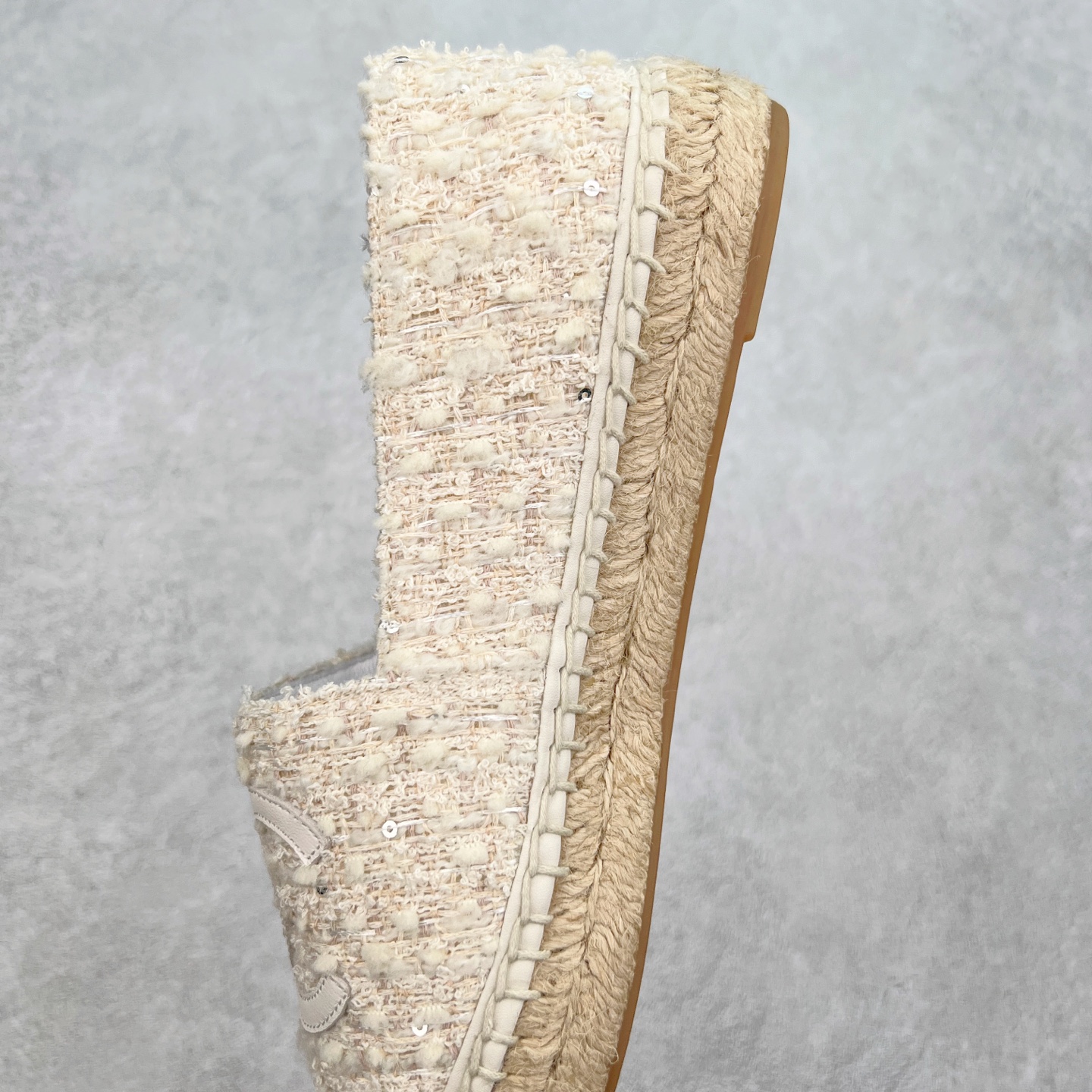 图片[7]-＃纯原 CHANEL 香奈儿经典款 小香渔夫鞋 万年长青款 各路网红单品 春夏百搭款 牛仔裤 短裤轻松驾驭 原版一比一开模 99%还原正品100针麻绳上线，双双纯手工品质保证 原单进口羊皮 内里垫脚均为柔软绵羊皮 天然麻绳配透明橡胶大底 专柜统一包装。 脚背高/或者宽 建议选大一码 尺码：35 36 37 38 39 40-选品中心