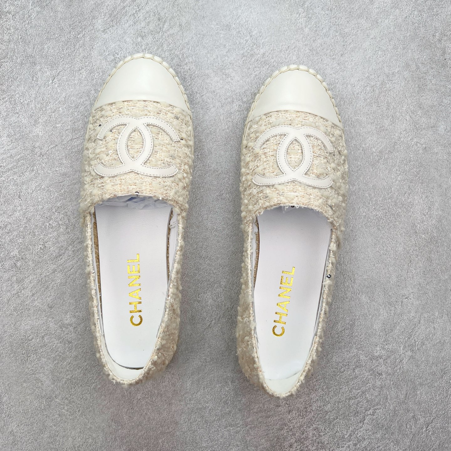 图片[3]-＃纯原 CHANEL 香奈儿经典款 小香渔夫鞋 万年长青款 各路网红单品 春夏百搭款 牛仔裤 短裤轻松驾驭 原版一比一开模 99%还原正品100针麻绳上线，双双纯手工品质保证 原单进口羊皮 内里垫脚均为柔软绵羊皮 天然麻绳配透明橡胶大底 专柜统一包装。 脚背高/或者宽 建议选大一码 尺码：35 36 37 38 39 40-选品中心