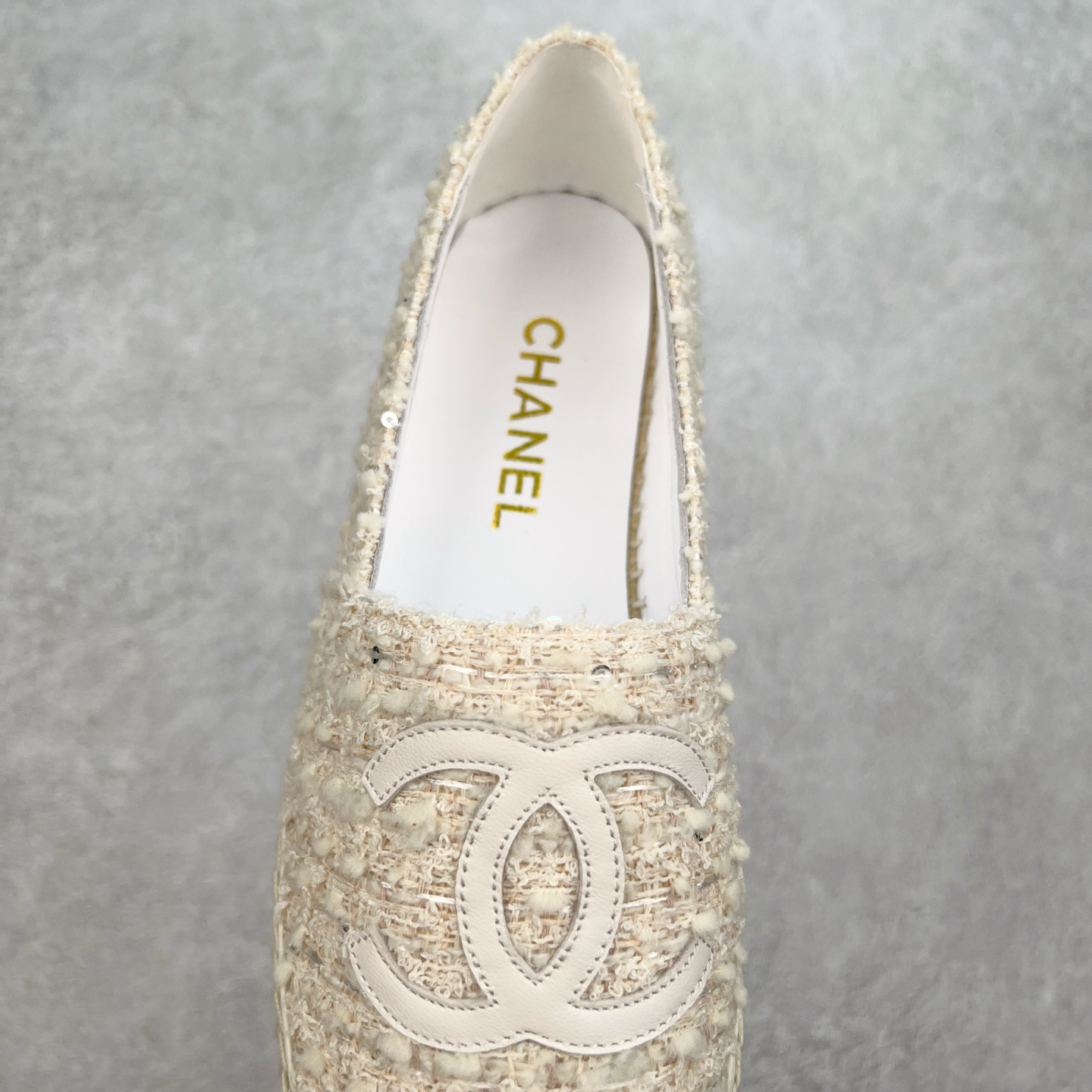 图片[5]-＃纯原 CHANEL 香奈儿经典款 小香渔夫鞋 万年长青款 各路网红单品 春夏百搭款 牛仔裤 短裤轻松驾驭 原版一比一开模 99%还原正品100针麻绳上线，双双纯手工品质保证 原单进口羊皮 内里垫脚均为柔软绵羊皮 天然麻绳配透明橡胶大底 专柜统一包装。 脚背高/或者宽 建议选大一码 尺码：35 36 37 38 39 40-选品中心