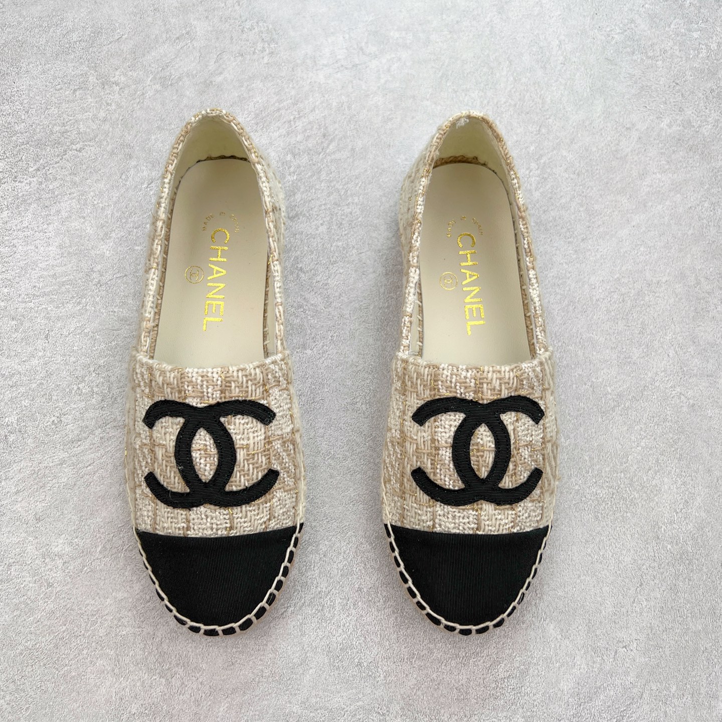 图片[2]-＃纯原 CHANEL 香奈儿经典款 小香渔夫鞋 万年长青款 各路网红单品 春夏百搭款 牛仔裤 短裤轻松驾驭 原版一比一开模 99%还原正品100针麻绳上线，双双纯手工品质保证 原单进口羊皮 内里垫脚均为柔软绵羊皮 天然麻绳配透明橡胶大底 专柜统一包装。 脚背高/或者宽 建议选大一码 尺码：35 36 37 38 39 40-选品中心