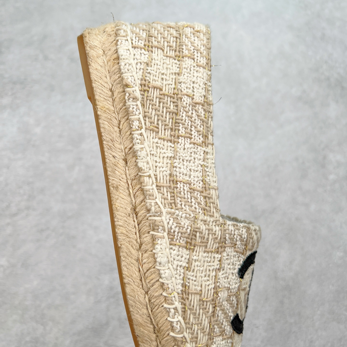 图片[6]-＃纯原 CHANEL 香奈儿经典款 小香渔夫鞋 万年长青款 各路网红单品 春夏百搭款 牛仔裤 短裤轻松驾驭 原版一比一开模 99%还原正品100针麻绳上线，双双纯手工品质保证 原单进口羊皮 内里垫脚均为柔软绵羊皮 天然麻绳配透明橡胶大底 专柜统一包装。 脚背高/或者宽 建议选大一码 尺码：35 36 37 38 39 40-选品中心