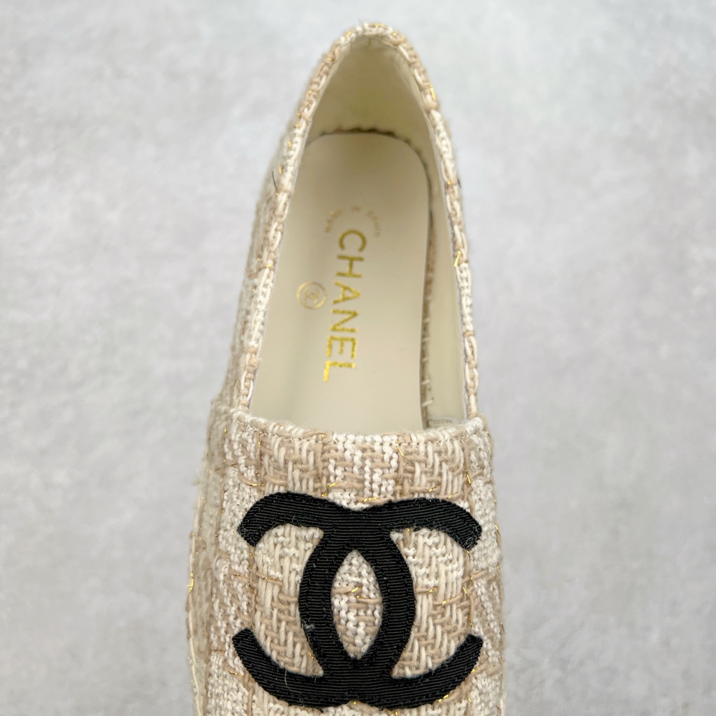 图片[5]-＃纯原 CHANEL 香奈儿经典款 小香渔夫鞋 万年长青款 各路网红单品 春夏百搭款 牛仔裤 短裤轻松驾驭 原版一比一开模 99%还原正品100针麻绳上线，双双纯手工品质保证 原单进口羊皮 内里垫脚均为柔软绵羊皮 天然麻绳配透明橡胶大底 专柜统一包装。 脚背高/或者宽 建议选大一码 尺码：35 36 37 38 39 40-选品中心