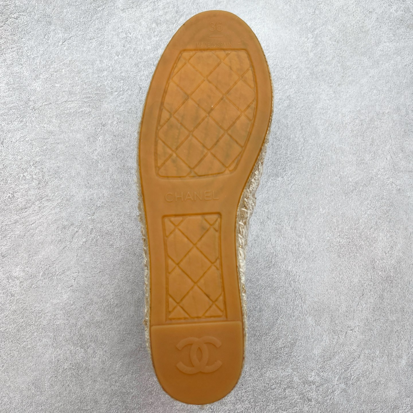 图片[9]-＃纯原 CHANEL 香奈儿经典款 小香渔夫鞋 万年长青款 各路网红单品 春夏百搭款 牛仔裤 短裤轻松驾驭 原版一比一开模 99%还原正品100针麻绳上线，双双纯手工品质保证 原单进口羊皮 内里垫脚均为柔软绵羊皮 天然麻绳配透明橡胶大底 专柜统一包装。 脚背高/或者宽 建议选大一码 尺码：35 36 37 38 39 40-选品中心