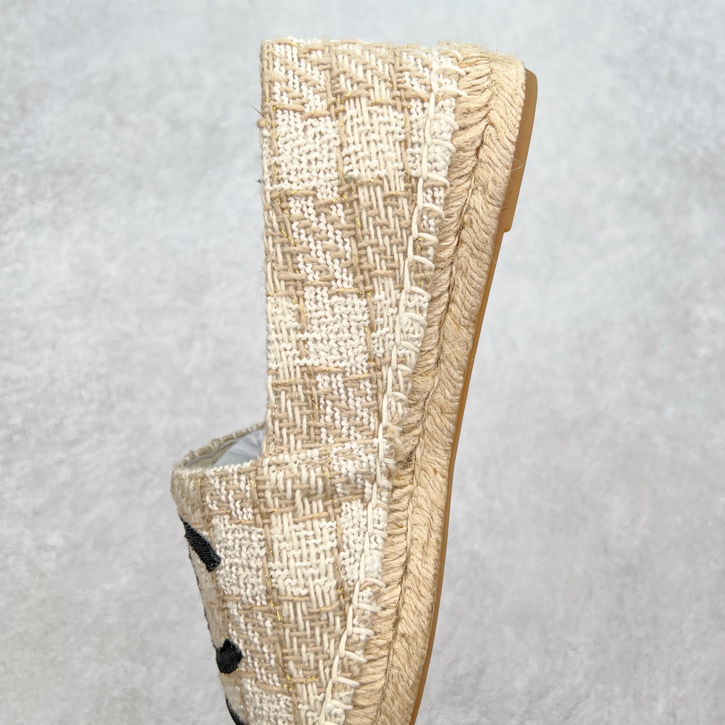 图片[7]-＃纯原 CHANEL 香奈儿经典款 小香渔夫鞋 万年长青款 各路网红单品 春夏百搭款 牛仔裤 短裤轻松驾驭 原版一比一开模 99%还原正品100针麻绳上线，双双纯手工品质保证 原单进口羊皮 内里垫脚均为柔软绵羊皮 天然麻绳配透明橡胶大底 专柜统一包装。 脚背高/或者宽 建议选大一码 尺码：35 36 37 38 39 40-选品中心