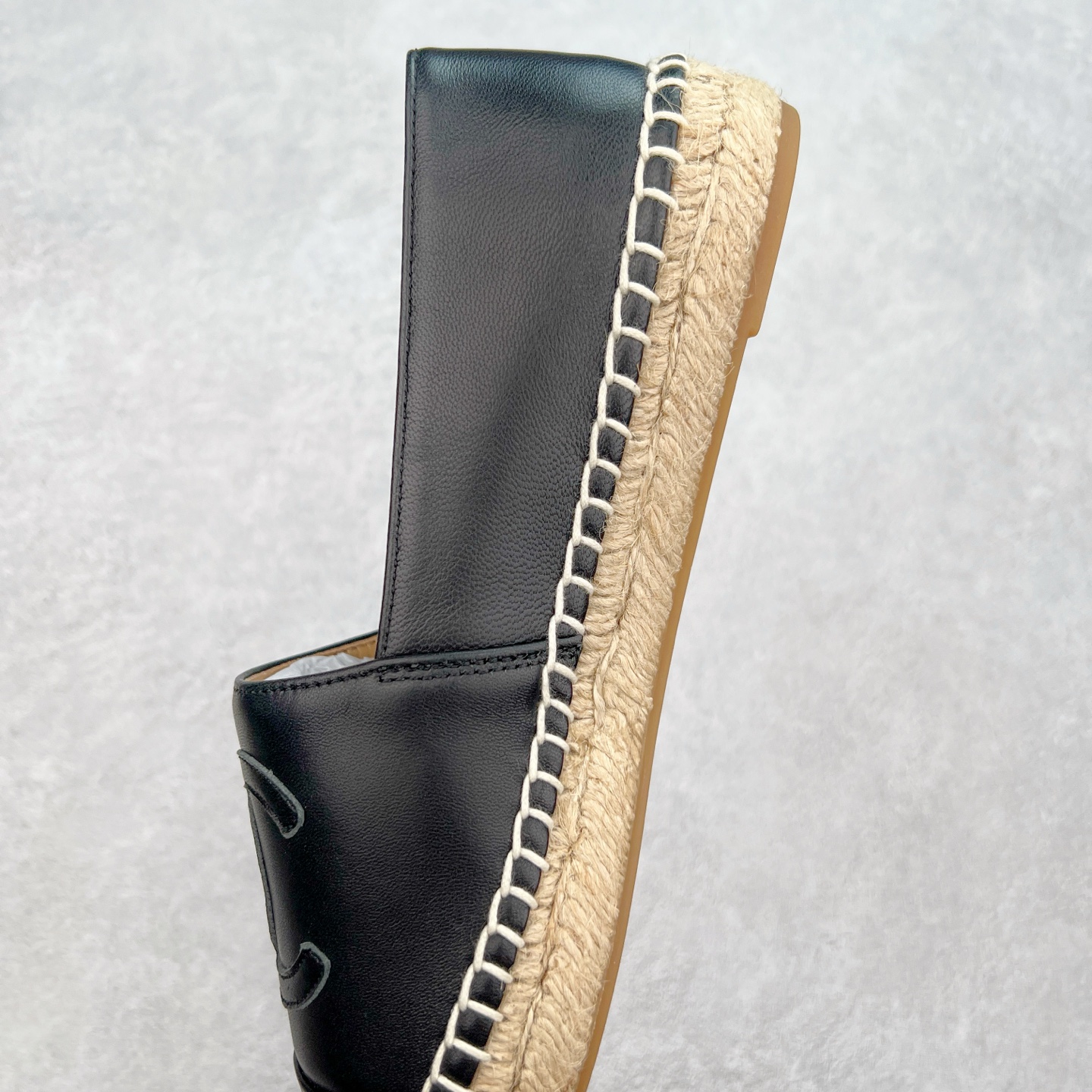 图片[7]-＃纯原 CHANEL 香奈儿经典款 小香渔夫鞋 万年长青款 各路网红单品 春夏百搭款 牛仔裤 短裤轻松驾驭 原版一比一开模 99%还原正品100针麻绳上线，双双纯手工品质保证 原单进口羊皮 内里垫脚均为柔软绵羊皮 天然麻绳配透明橡胶大底 专柜统一包装。 脚背高/或者宽 建议选大一码 尺码：35 36 37 38 39 40-选品中心