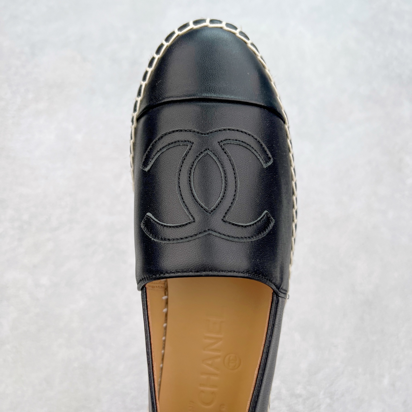 图片[4]-＃纯原 CHANEL 香奈儿经典款 小香渔夫鞋 万年长青款 各路网红单品 春夏百搭款 牛仔裤 短裤轻松驾驭 原版一比一开模 99%还原正品100针麻绳上线，双双纯手工品质保证 原单进口羊皮 内里垫脚均为柔软绵羊皮 天然麻绳配透明橡胶大底 专柜统一包装。 脚背高/或者宽 建议选大一码 尺码：35 36 37 38 39 40-选品中心