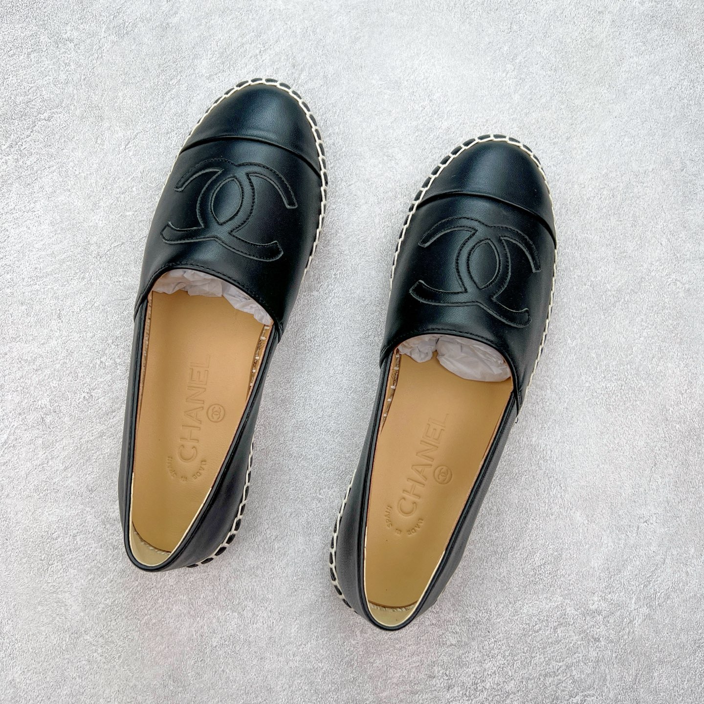 图片[3]-＃纯原 CHANEL 香奈儿经典款 小香渔夫鞋 万年长青款 各路网红单品 春夏百搭款 牛仔裤 短裤轻松驾驭 原版一比一开模 99%还原正品100针麻绳上线，双双纯手工品质保证 原单进口羊皮 内里垫脚均为柔软绵羊皮 天然麻绳配透明橡胶大底 专柜统一包装。 脚背高/或者宽 建议选大一码 尺码：35 36 37 38 39 40-选品中心