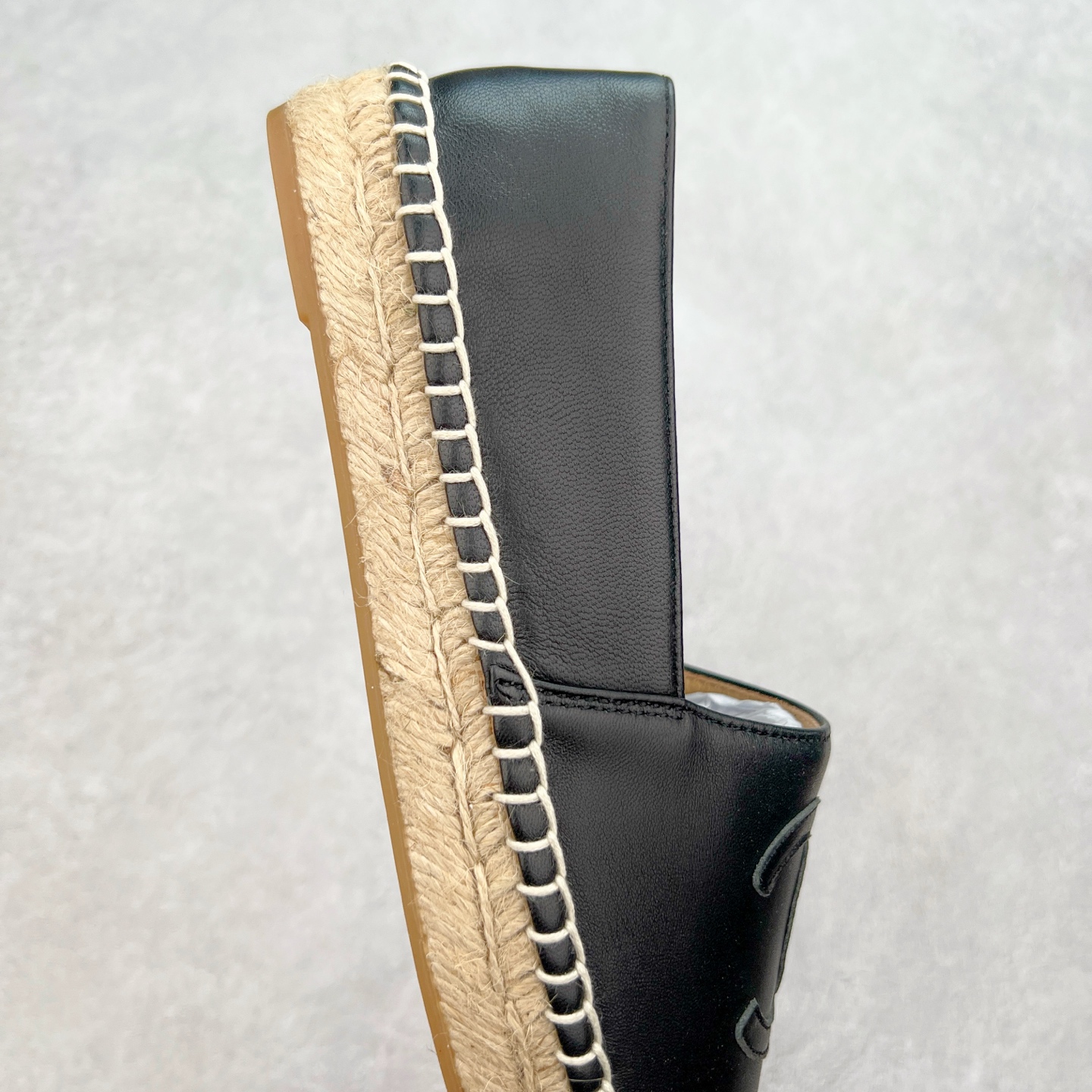 图片[6]-＃纯原 CHANEL 香奈儿经典款 小香渔夫鞋 万年长青款 各路网红单品 春夏百搭款 牛仔裤 短裤轻松驾驭 原版一比一开模 99%还原正品100针麻绳上线，双双纯手工品质保证 原单进口羊皮 内里垫脚均为柔软绵羊皮 天然麻绳配透明橡胶大底 专柜统一包装。 脚背高/或者宽 建议选大一码 尺码：35 36 37 38 39 40-选品中心