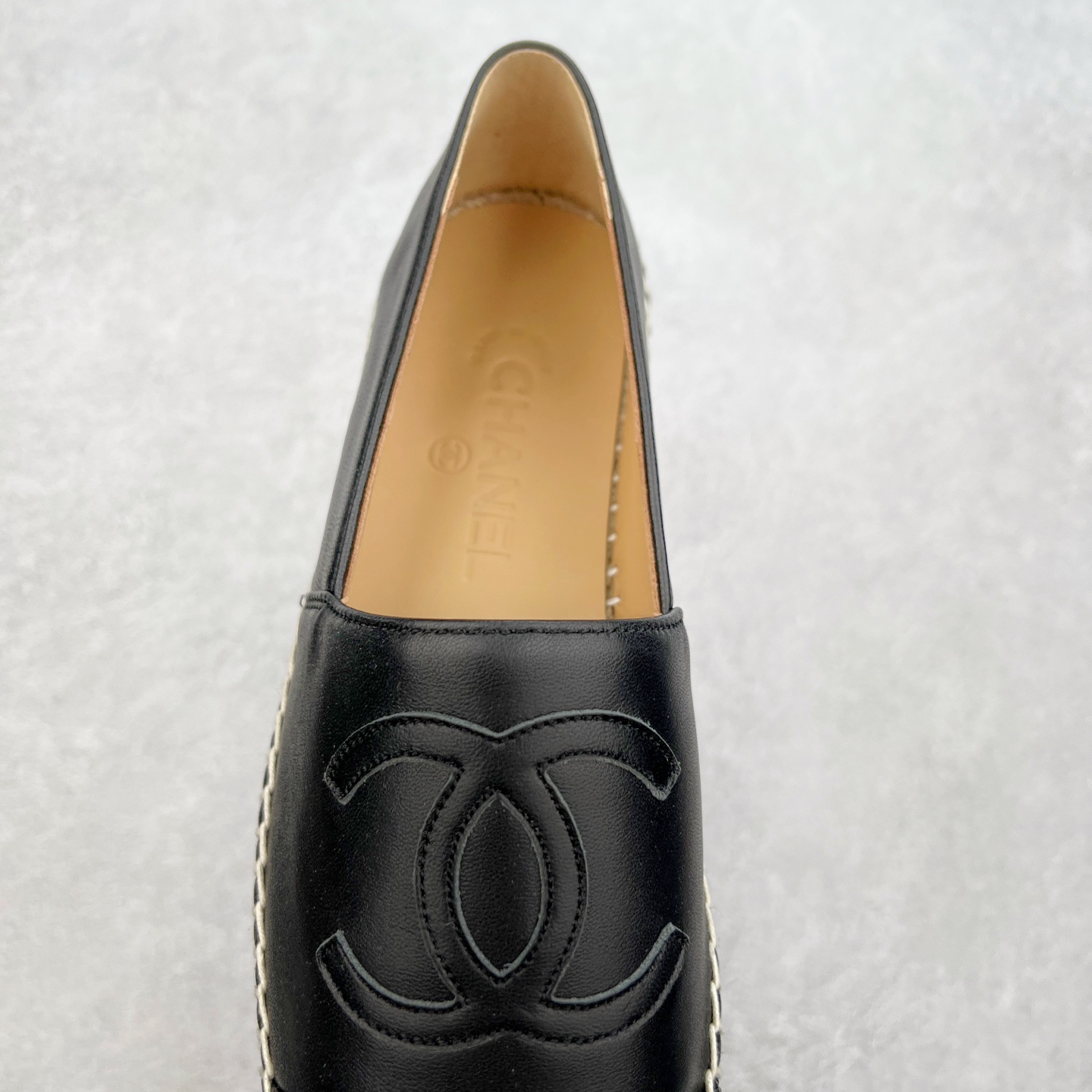 图片[5]-＃纯原 CHANEL 香奈儿经典款 小香渔夫鞋 万年长青款 各路网红单品 春夏百搭款 牛仔裤 短裤轻松驾驭 原版一比一开模 99%还原正品100针麻绳上线，双双纯手工品质保证 原单进口羊皮 内里垫脚均为柔软绵羊皮 天然麻绳配透明橡胶大底 专柜统一包装。 脚背高/或者宽 建议选大一码 尺码：35 36 37 38 39 40-选品中心