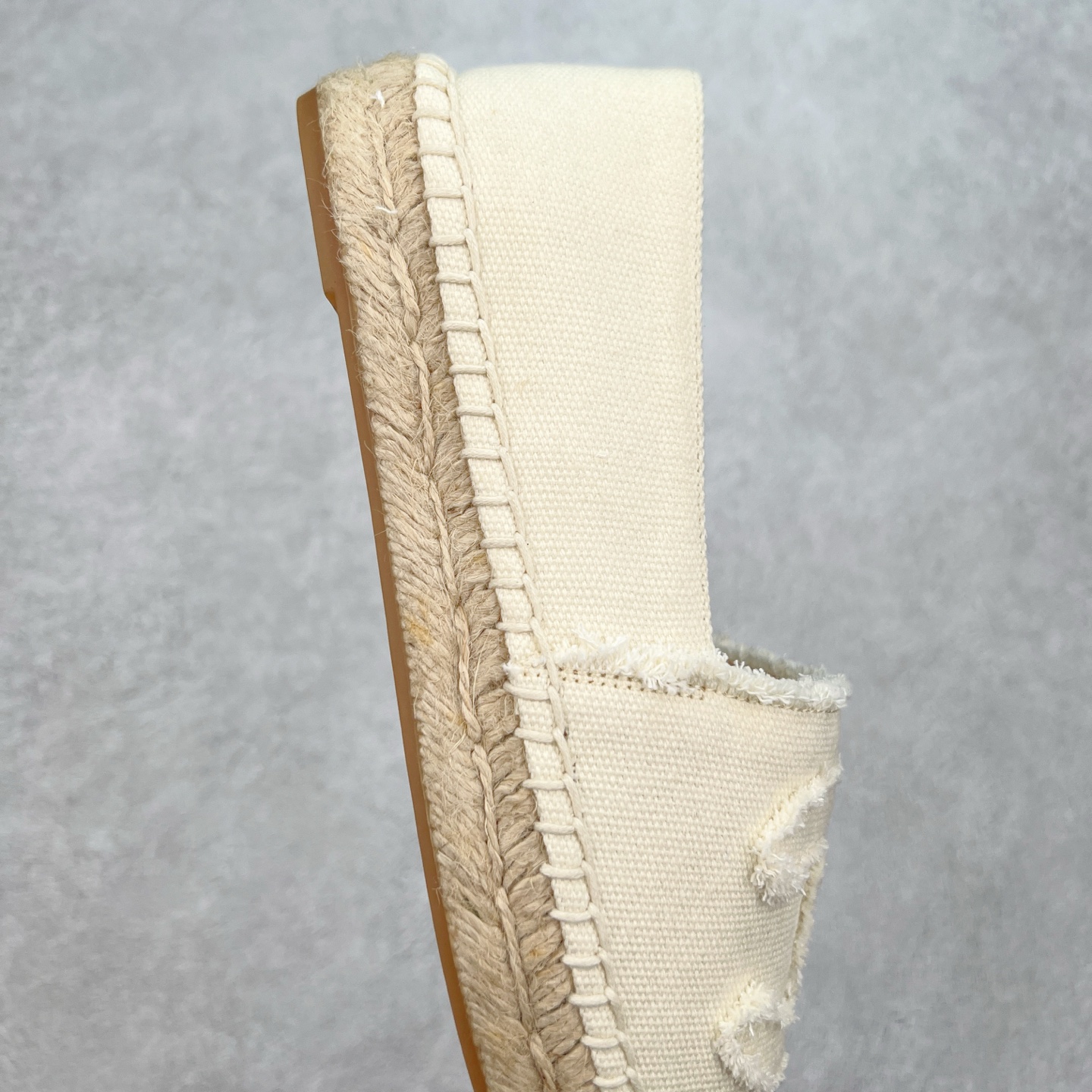 图片[6]-＃纯原 CHANEL 香奈儿经典款 小香渔夫鞋 万年长青款 各路网红单品 春夏百搭款 牛仔裤 短裤轻松驾驭 原版一比一开模 99%还原正品100针麻绳上线，双双纯手工品质保证 原单进口羊皮 内里垫脚均为柔软绵羊皮 天然麻绳配透明橡胶大底 专柜统一包装。 脚背高/或者宽 建议选大一码 尺码：35 36 37 38 39 40-选品中心