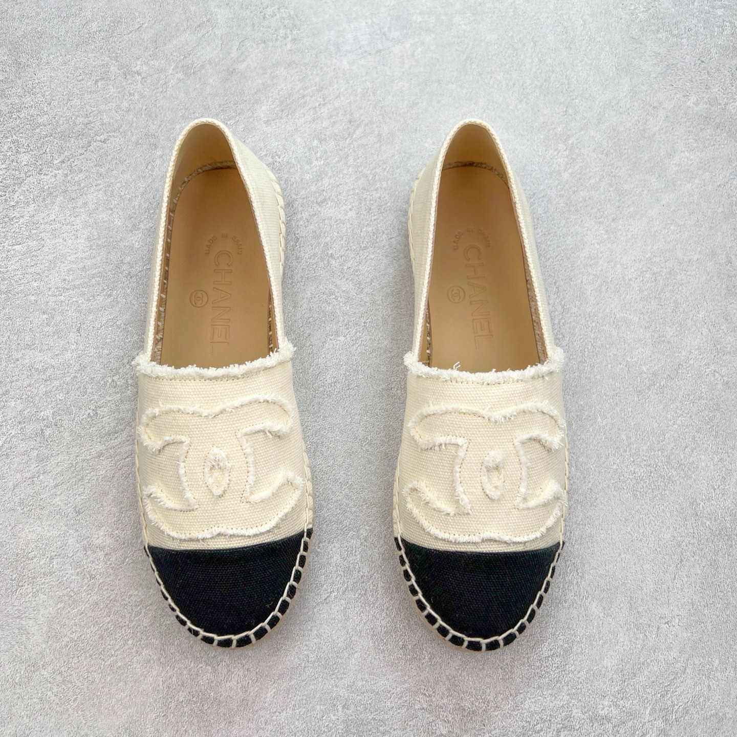 图片[2]-＃纯原 CHANEL 香奈儿经典款 小香渔夫鞋 万年长青款 各路网红单品 春夏百搭款 牛仔裤 短裤轻松驾驭 原版一比一开模 99%还原正品100针麻绳上线，双双纯手工品质保证 原单进口羊皮 内里垫脚均为柔软绵羊皮 天然麻绳配透明橡胶大底 专柜统一包装。 脚背高/或者宽 建议选大一码 尺码：35 36 37 38 39 40-选品中心