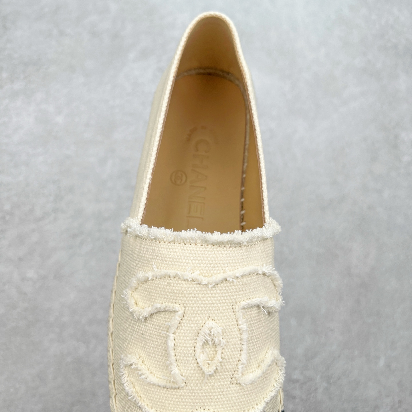 图片[5]-＃纯原 CHANEL 香奈儿经典款 小香渔夫鞋 万年长青款 各路网红单品 春夏百搭款 牛仔裤 短裤轻松驾驭 原版一比一开模 99%还原正品100针麻绳上线，双双纯手工品质保证 原单进口羊皮 内里垫脚均为柔软绵羊皮 天然麻绳配透明橡胶大底 专柜统一包装。 脚背高/或者宽 建议选大一码 尺码：35 36 37 38 39 40-选品中心