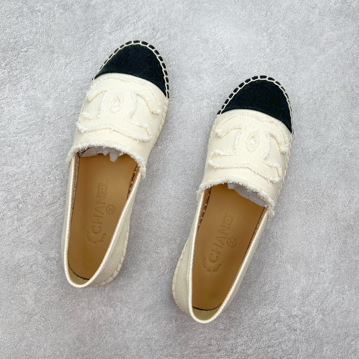 图片[3]-＃纯原 CHANEL 香奈儿经典款 小香渔夫鞋 万年长青款 各路网红单品 春夏百搭款 牛仔裤 短裤轻松驾驭 原版一比一开模 99%还原正品100针麻绳上线，双双纯手工品质保证 原单进口羊皮 内里垫脚均为柔软绵羊皮 天然麻绳配透明橡胶大底 专柜统一包装。 脚背高/或者宽 建议选大一码 尺码：35 36 37 38 39 40-选品中心