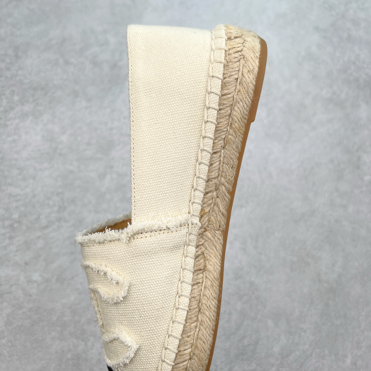 图片[7]-＃纯原 CHANEL 香奈儿经典款 小香渔夫鞋 万年长青款 各路网红单品 春夏百搭款 牛仔裤 短裤轻松驾驭 原版一比一开模 99%还原正品100针麻绳上线，双双纯手工品质保证 原单进口羊皮 内里垫脚均为柔软绵羊皮 天然麻绳配透明橡胶大底 专柜统一包装。 脚背高/或者宽 建议选大一码 尺码：35 36 37 38 39 40-选品中心