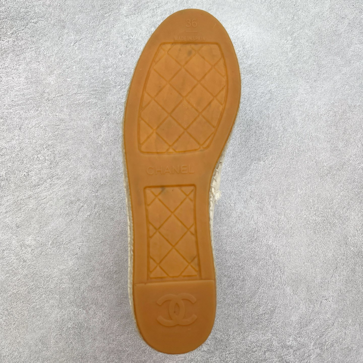 图片[9]-＃纯原 CHANEL 香奈儿经典款 小香渔夫鞋 万年长青款 各路网红单品 春夏百搭款 牛仔裤 短裤轻松驾驭 原版一比一开模 99%还原正品100针麻绳上线，双双纯手工品质保证 原单进口羊皮 内里垫脚均为柔软绵羊皮 天然麻绳配透明橡胶大底 专柜统一包装。 脚背高/或者宽 建议选大一码 尺码：35 36 37 38 39 40-选品中心