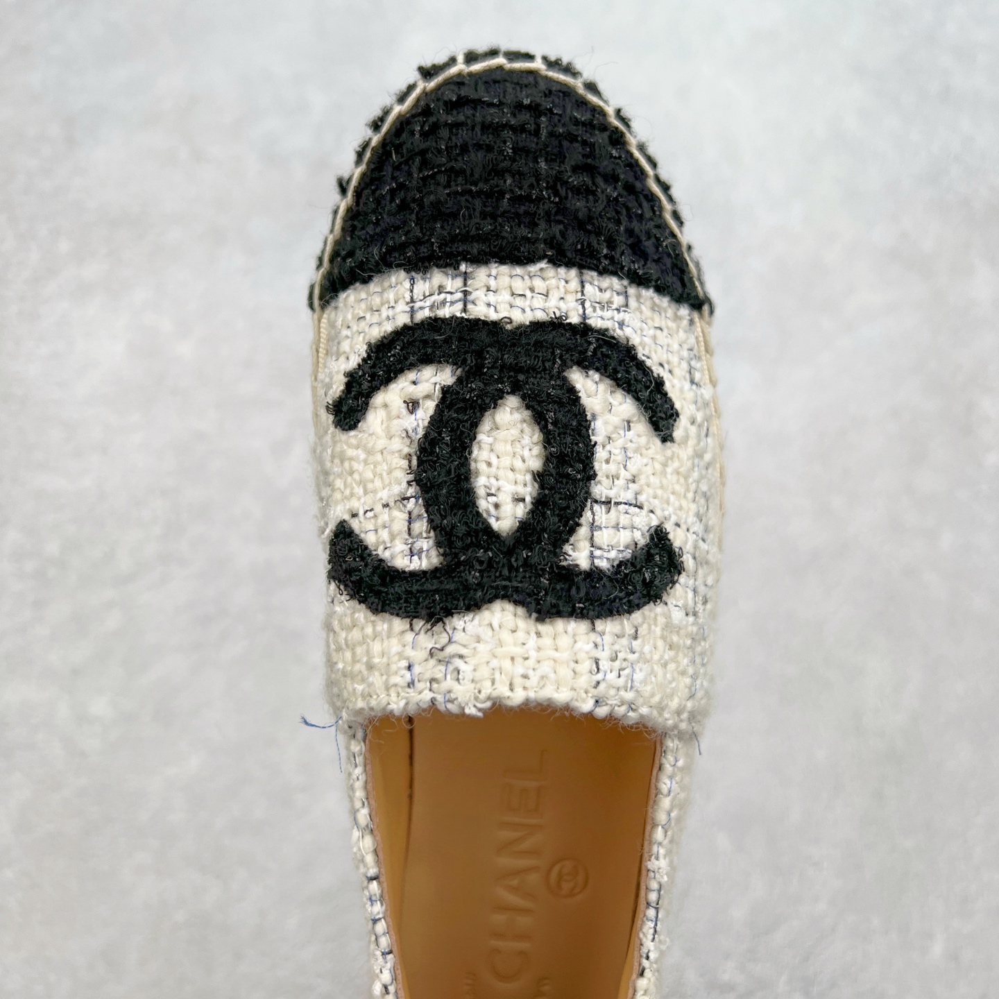 图片[4]-＃纯原 CHANEL 香奈儿经典款 小香渔夫鞋 万年长青款 各路网红单品 春夏百搭款 牛仔裤 短裤轻松驾驭 原版一比一开模 99%还原正品100针麻绳上线，双双纯手工品质保证 原单进口羊皮 内里垫脚均为柔软绵羊皮 天然麻绳配透明橡胶大底 专柜统一包装。 脚背高/或者宽 建议选大一码 尺码：35 36 37 38 39 40-选品中心